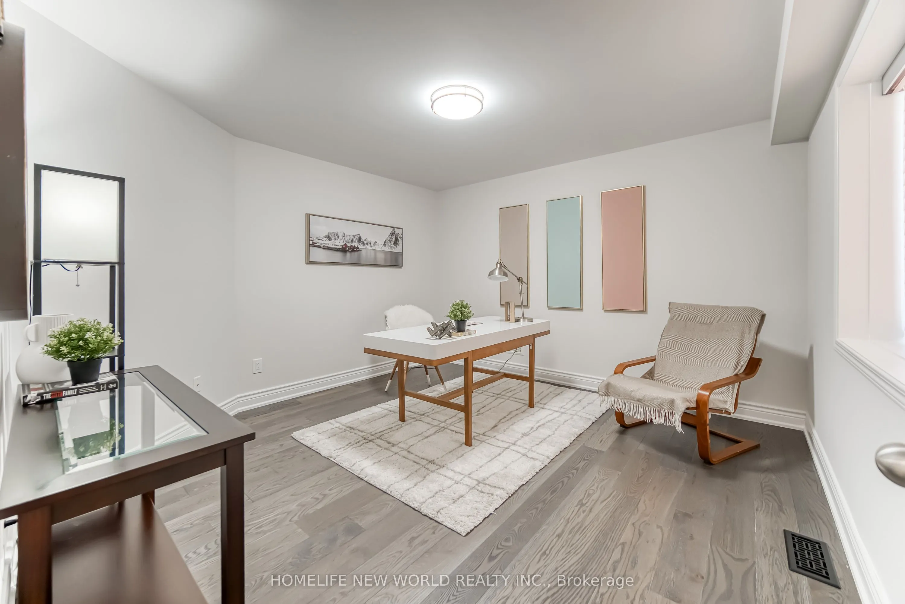 2437 Equestrian Crescent