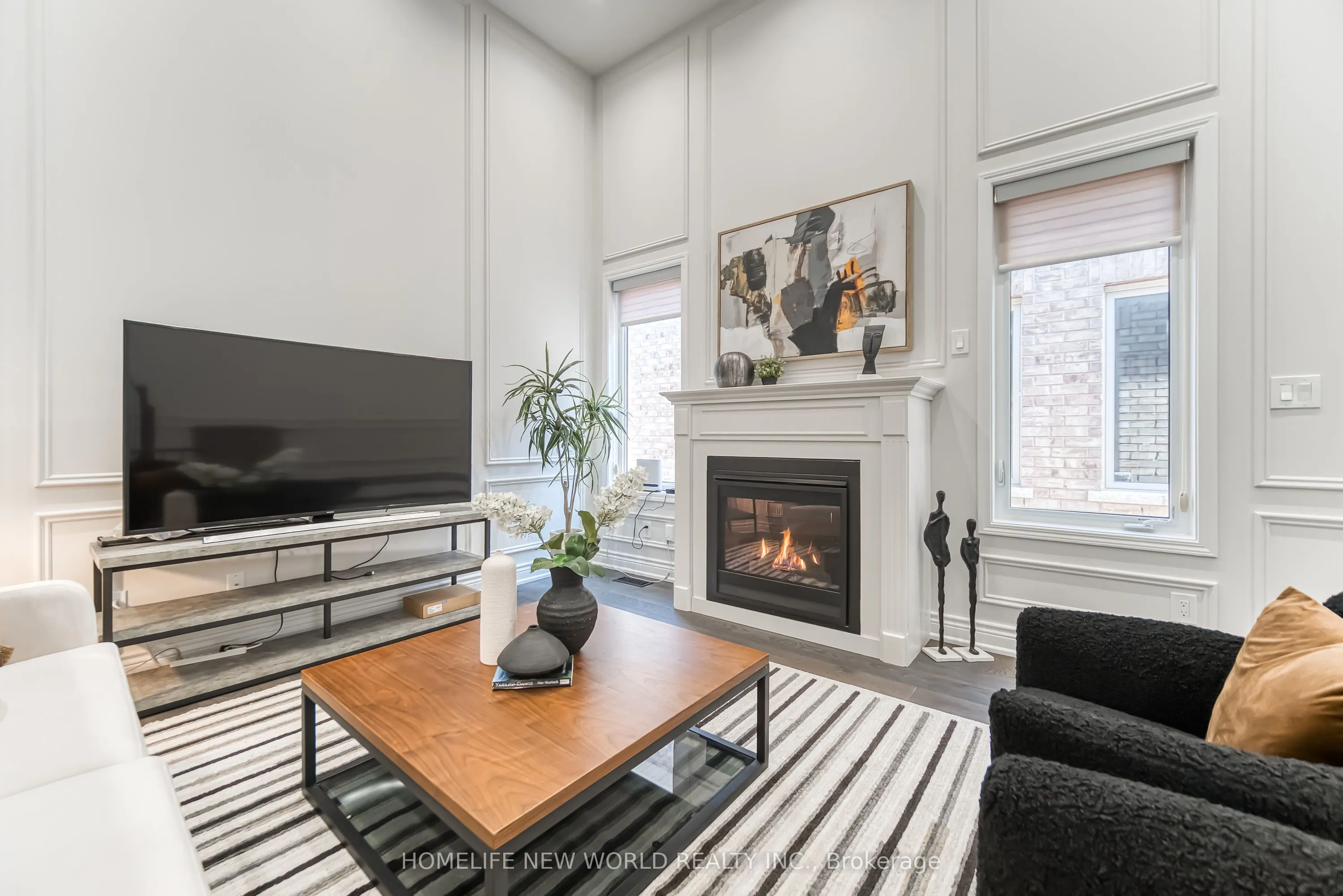 2437 Equestrian Crescent