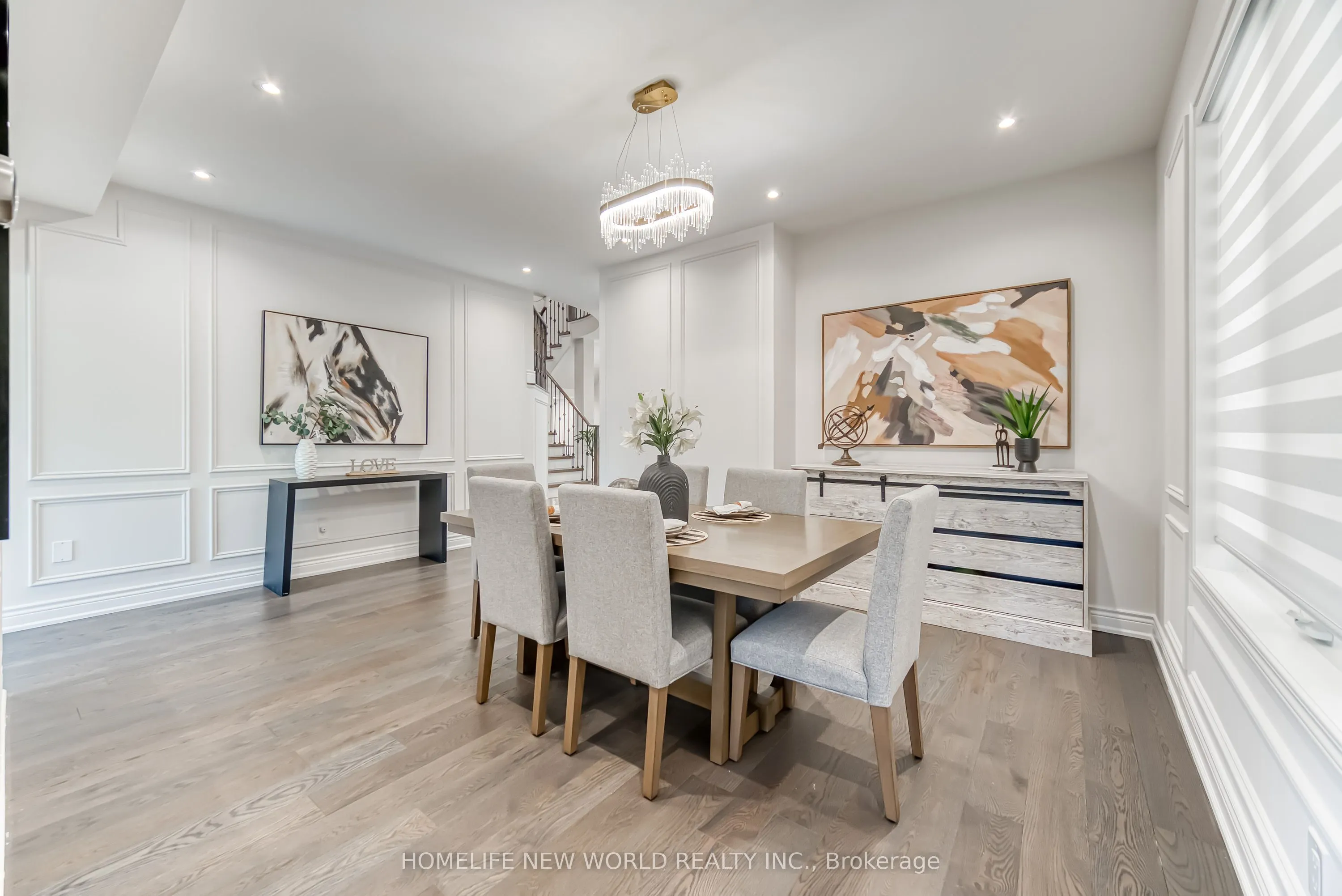 2437 Equestrian Crescent