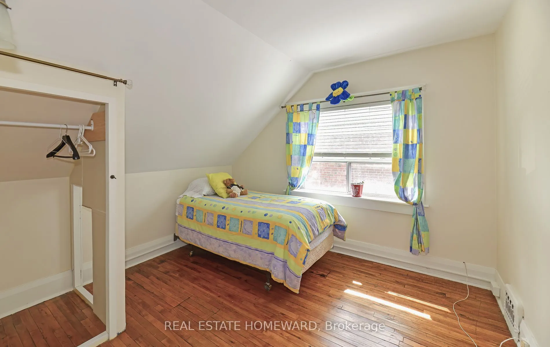295 Chisholm Avenue