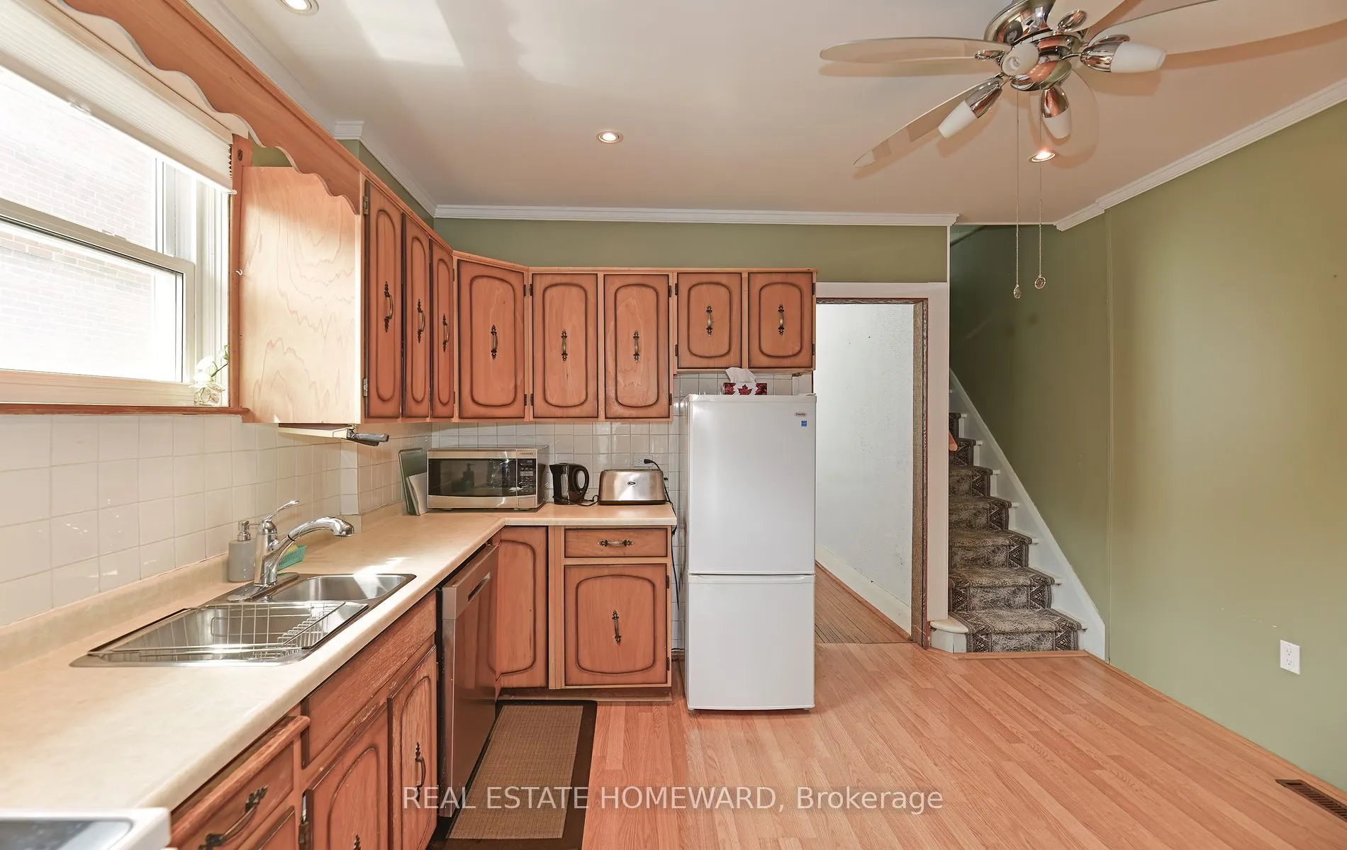 295 Chisholm Avenue