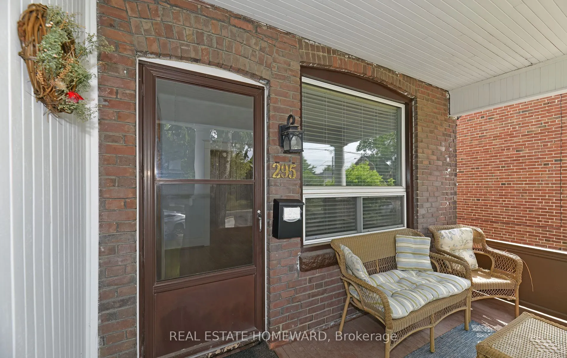 295 Chisholm Avenue