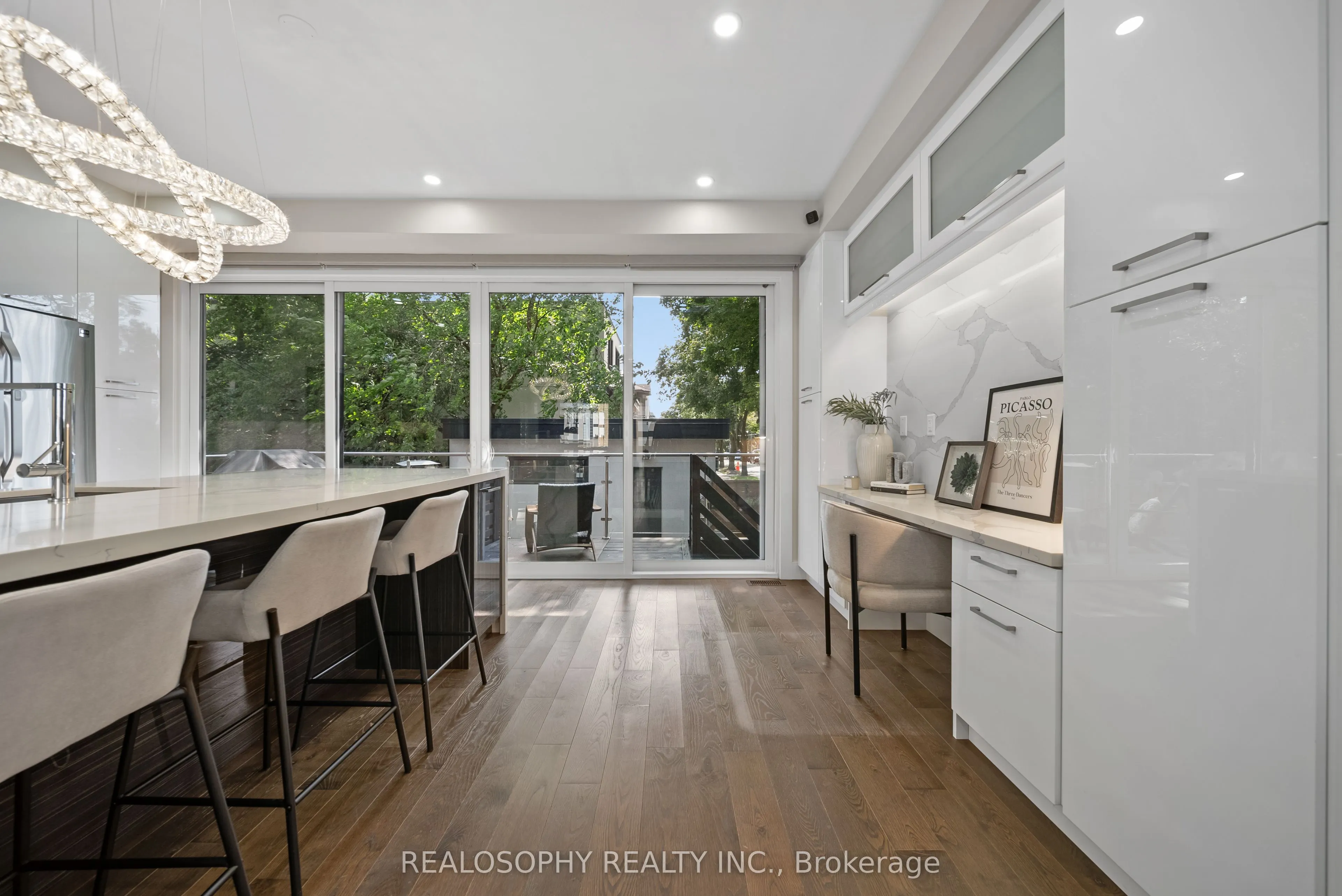 9 Plains Road