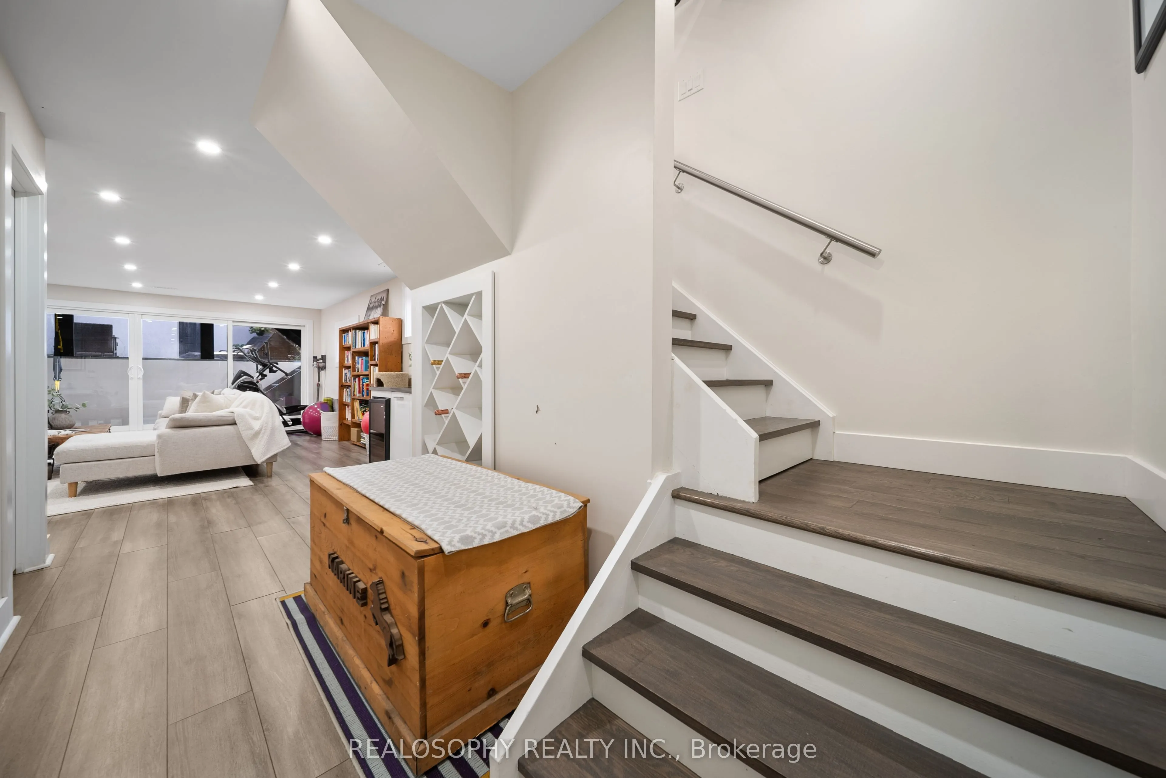 9 Plains Road