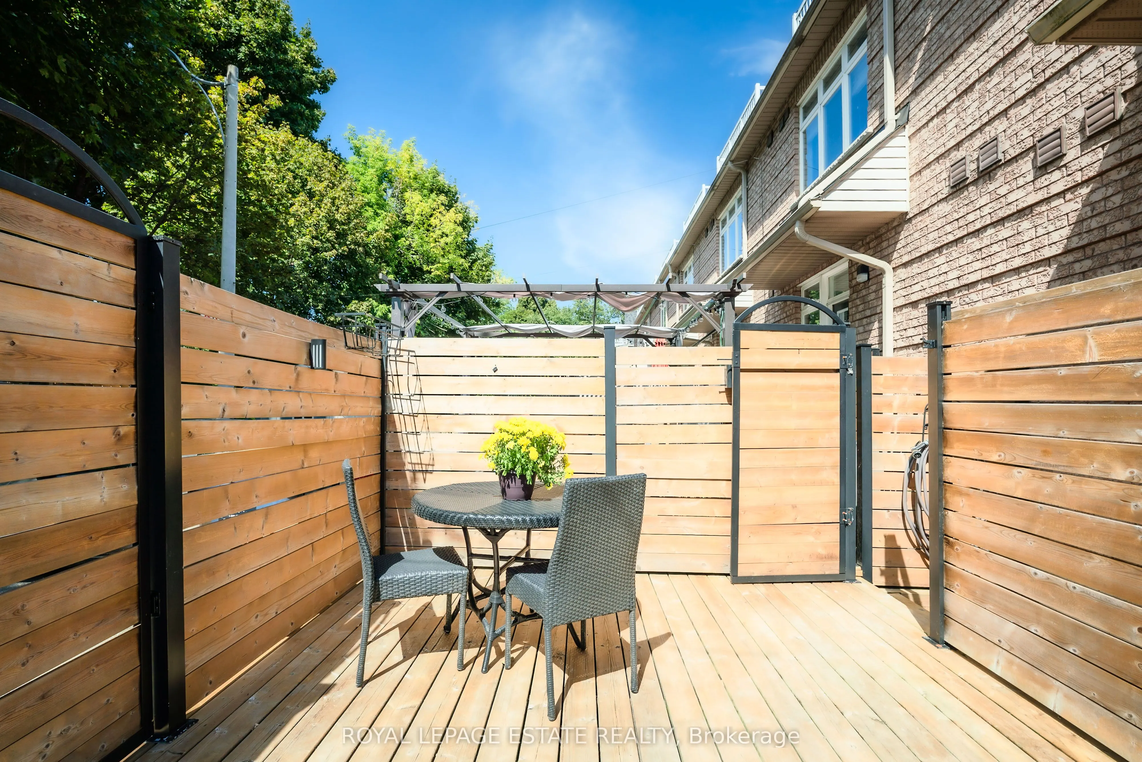 18 Bastedo Avenue