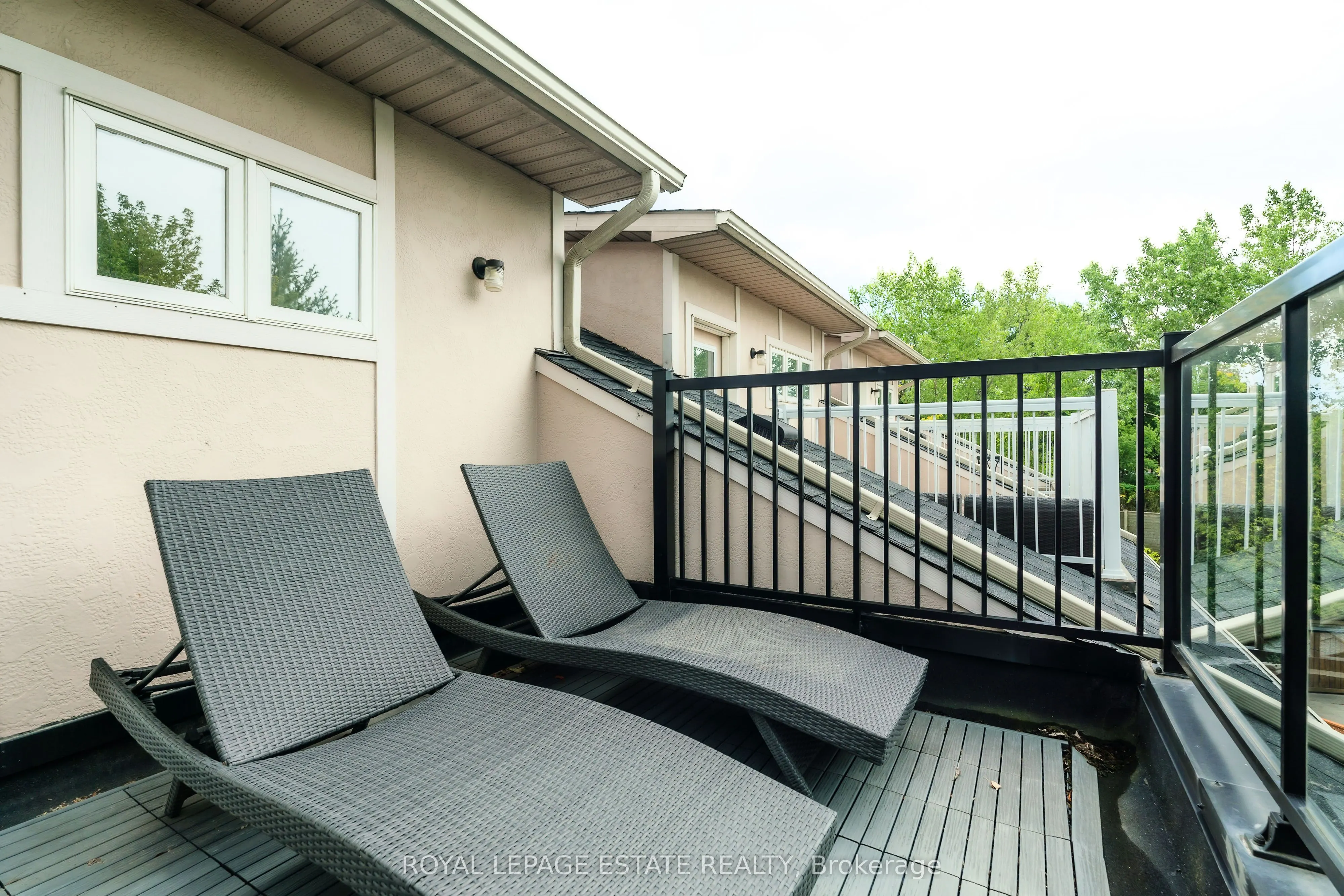 18 Bastedo Avenue