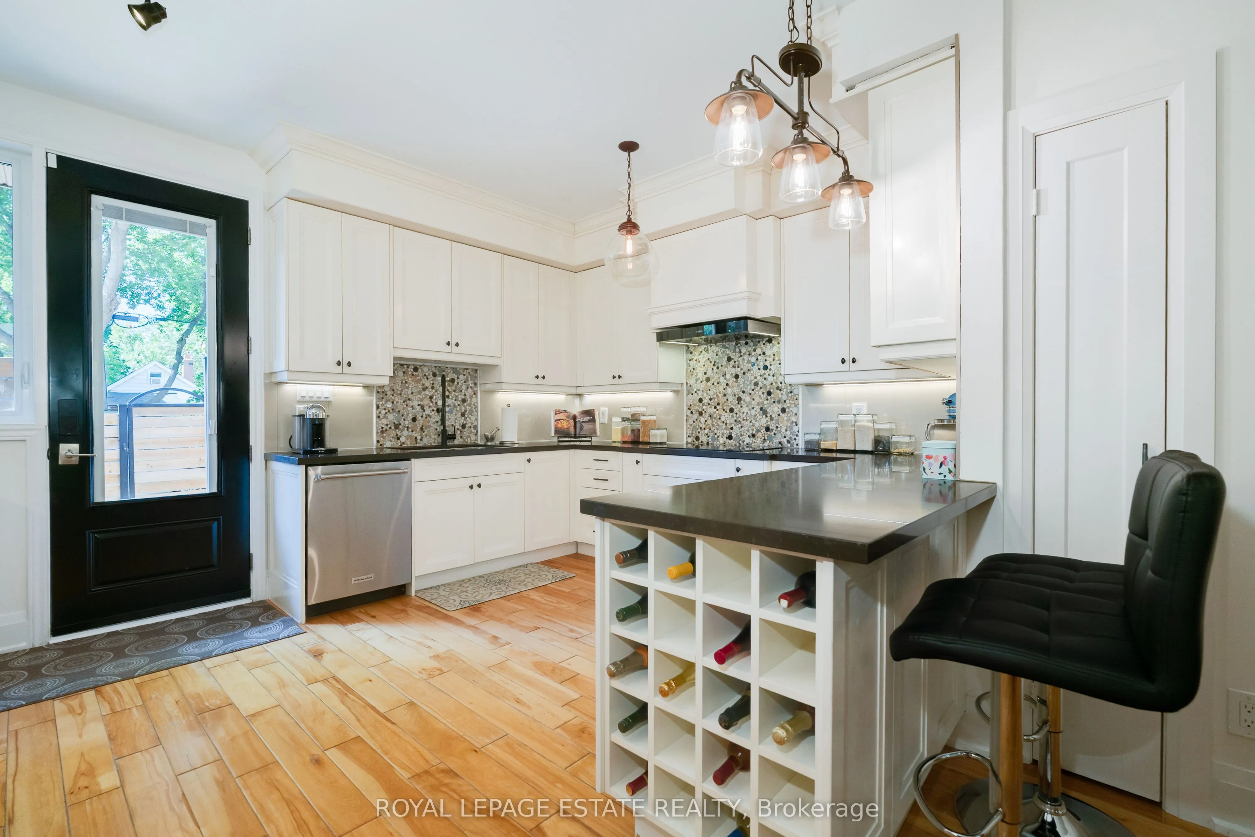 18 Bastedo Avenue