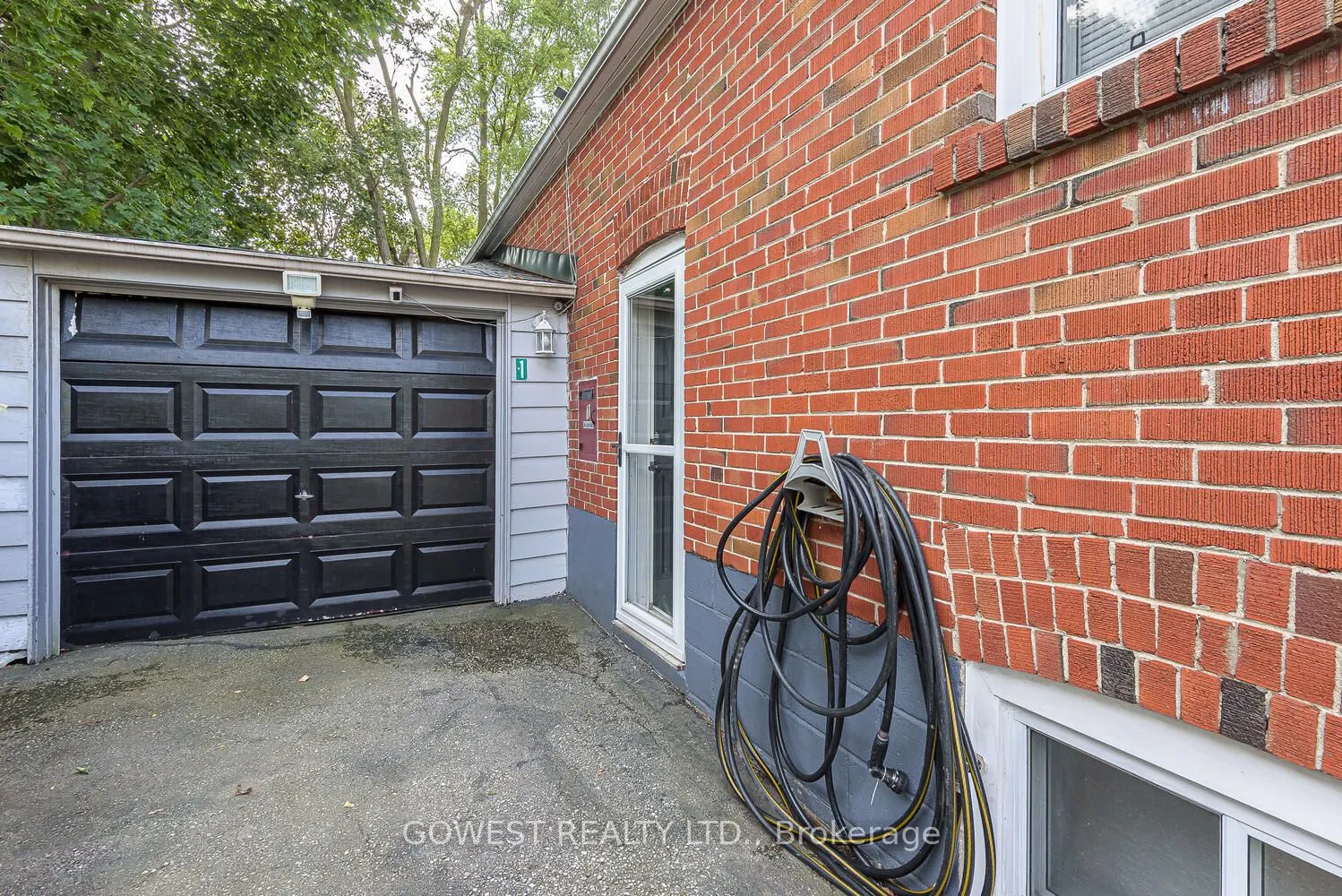 1 Fairbourne Crescent