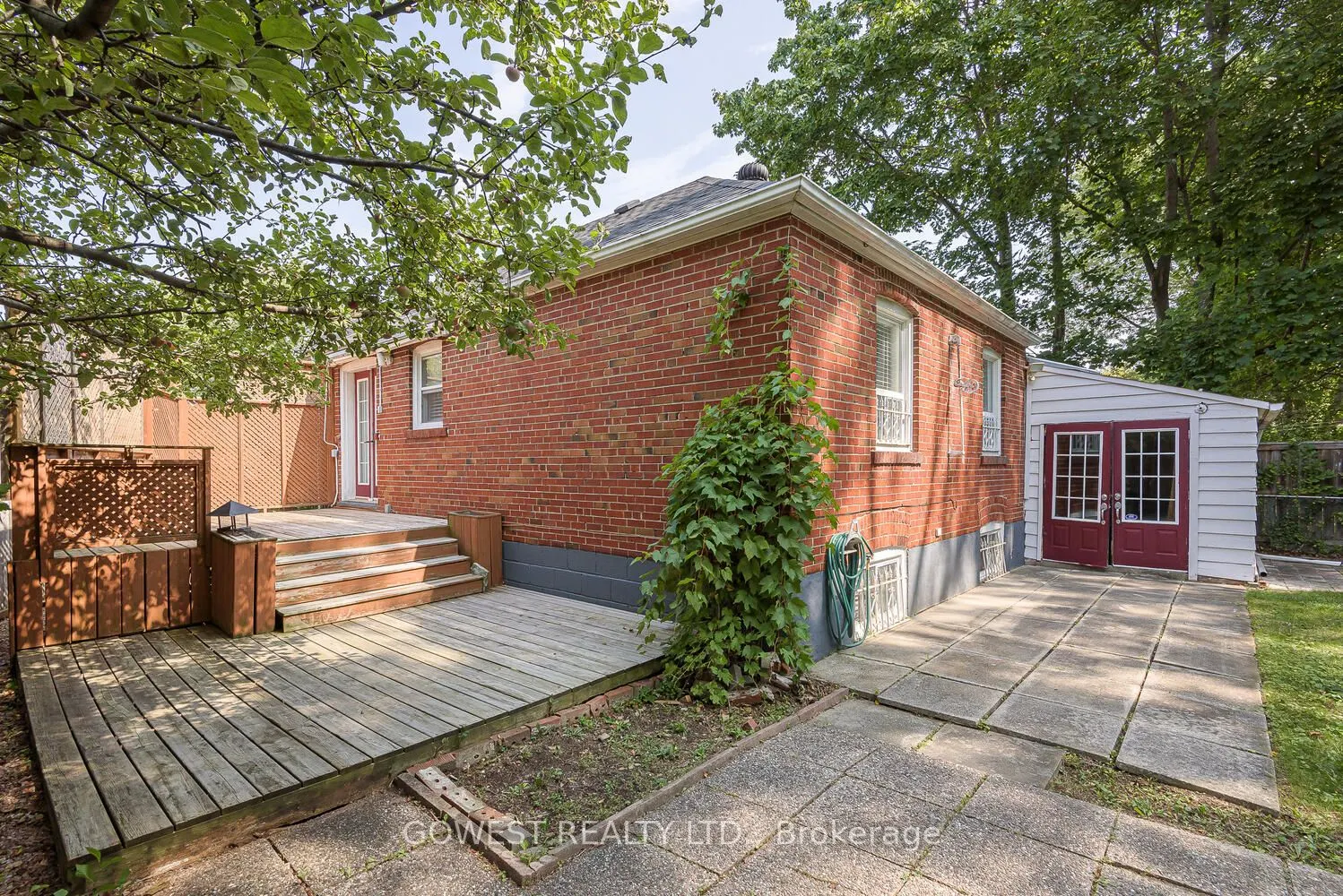1 Fairbourne Crescent