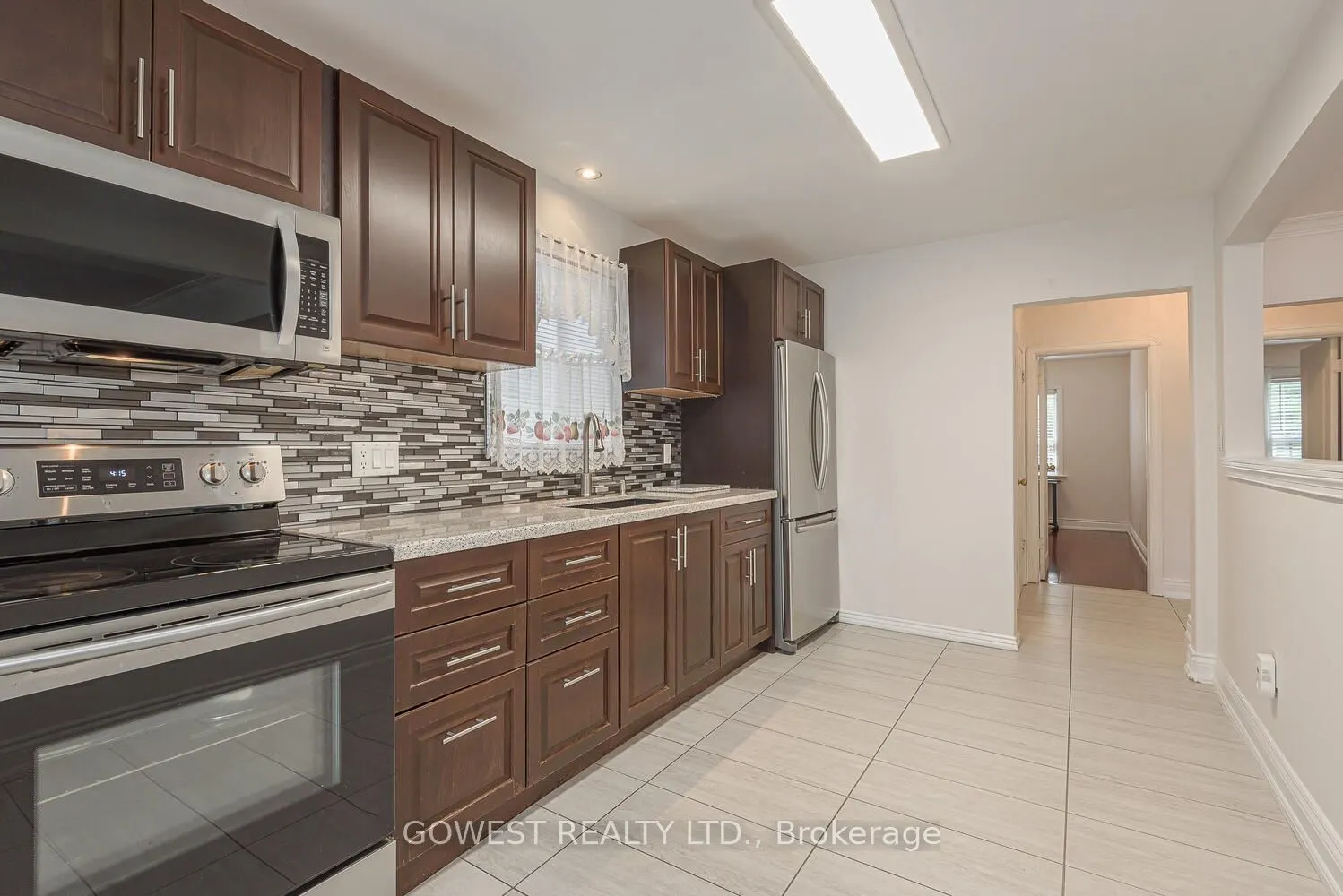1 Fairbourne Crescent