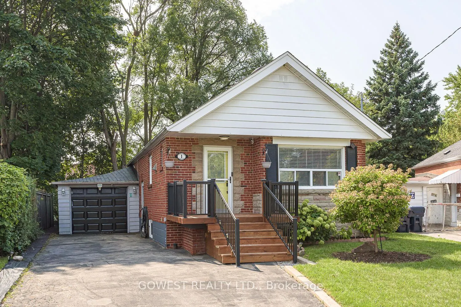 1 Fairbourne Crescent
