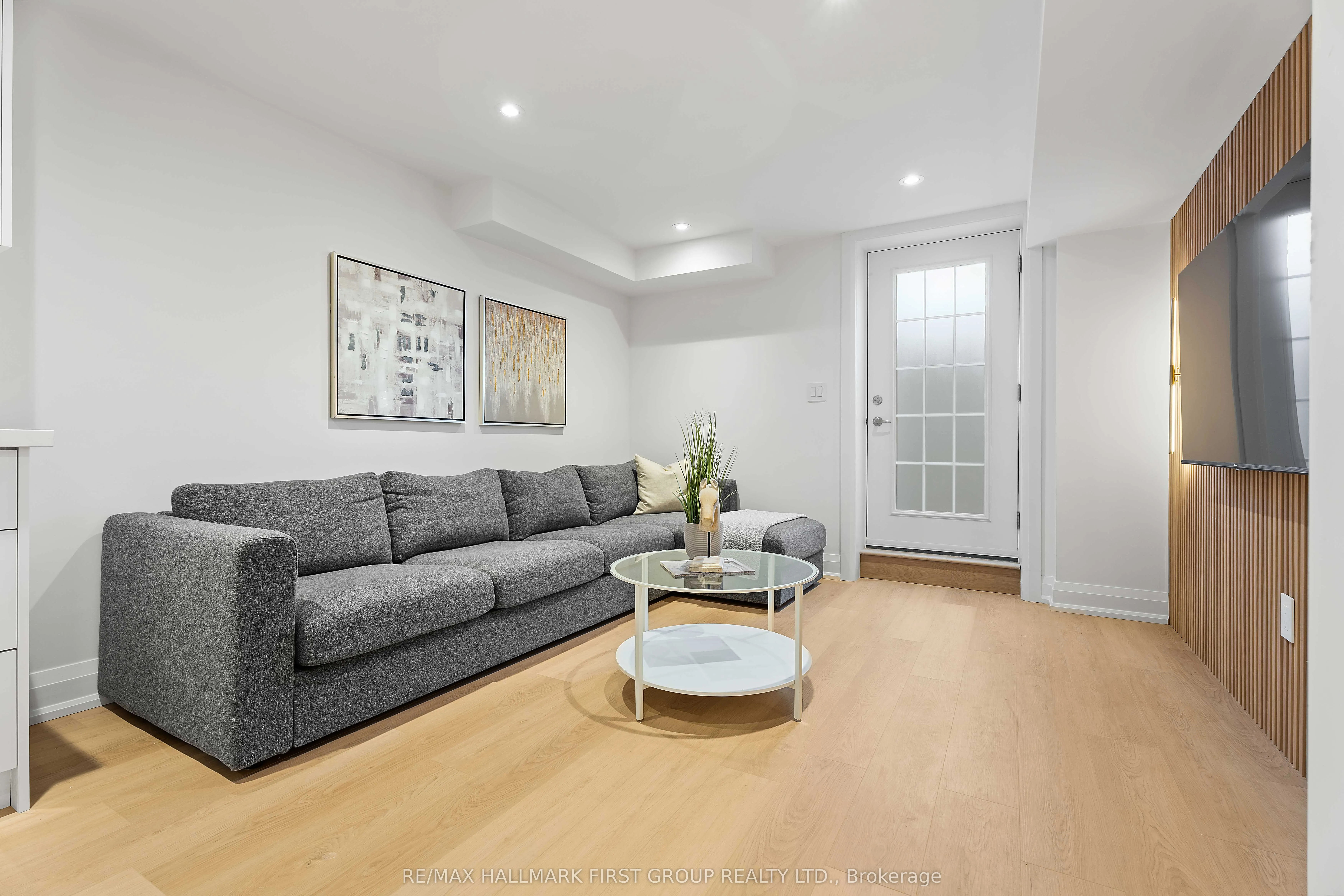 4 Conti Court