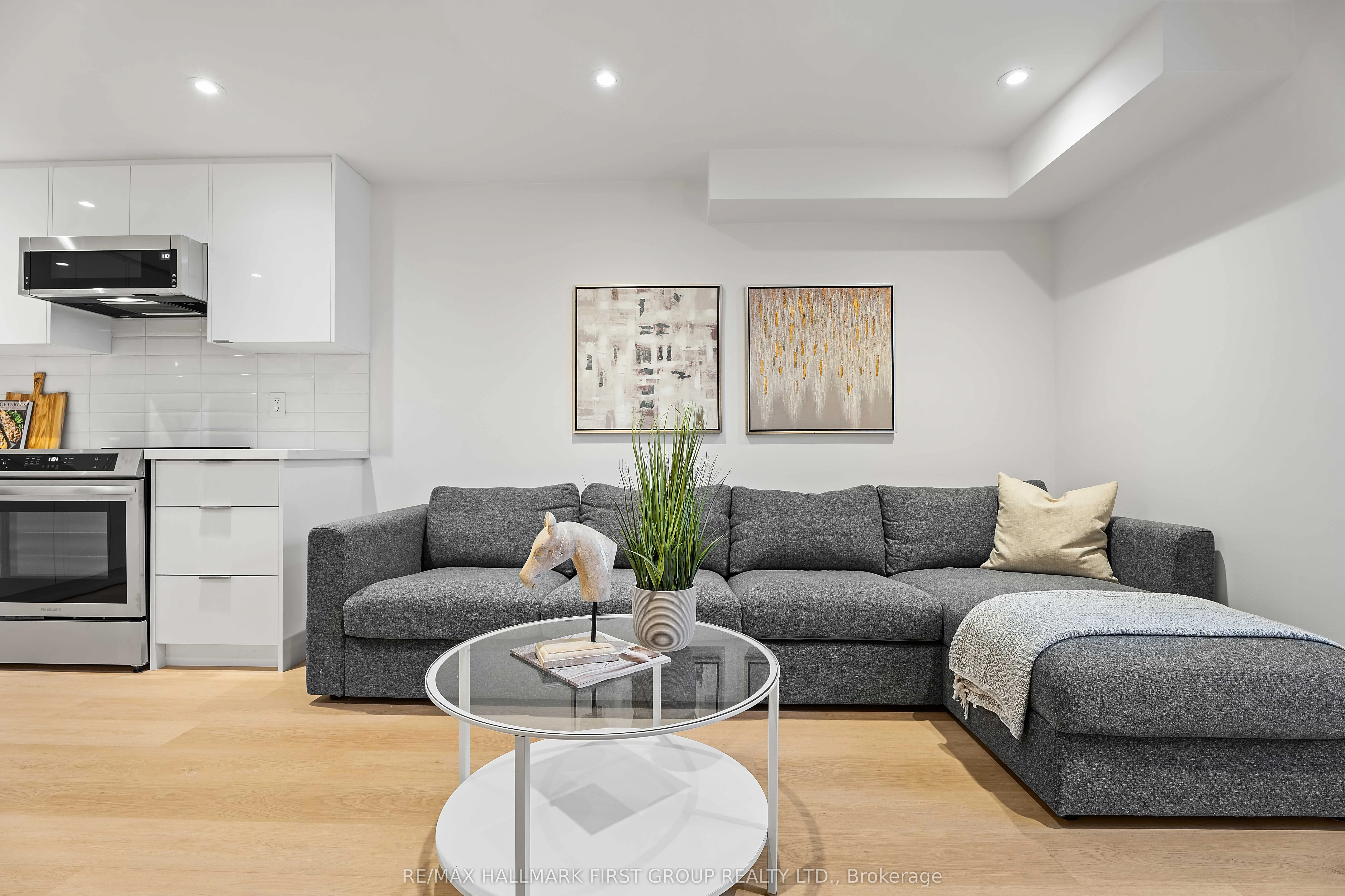 4 Conti Court