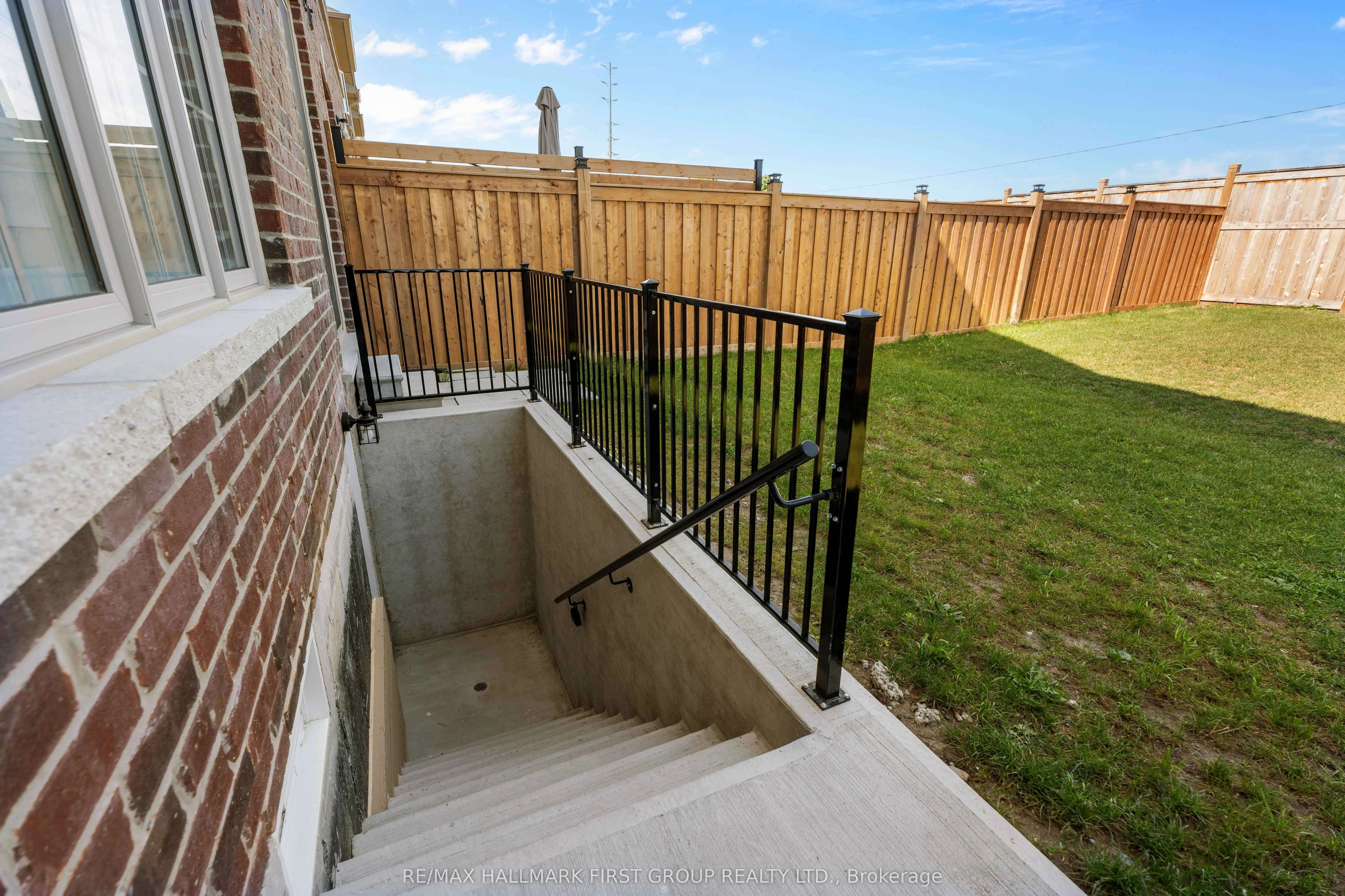 4 Conti Court