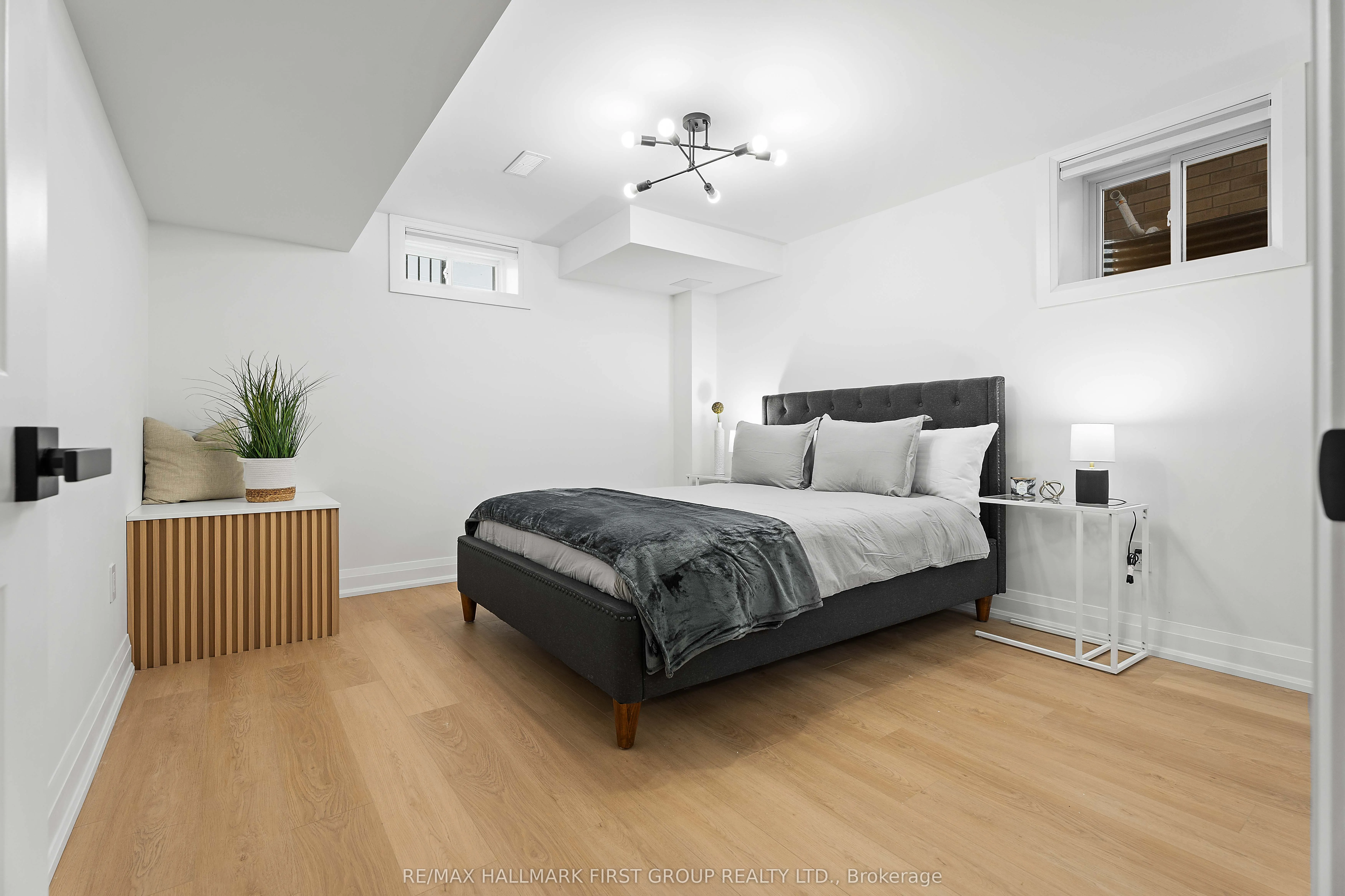 4 Conti Court