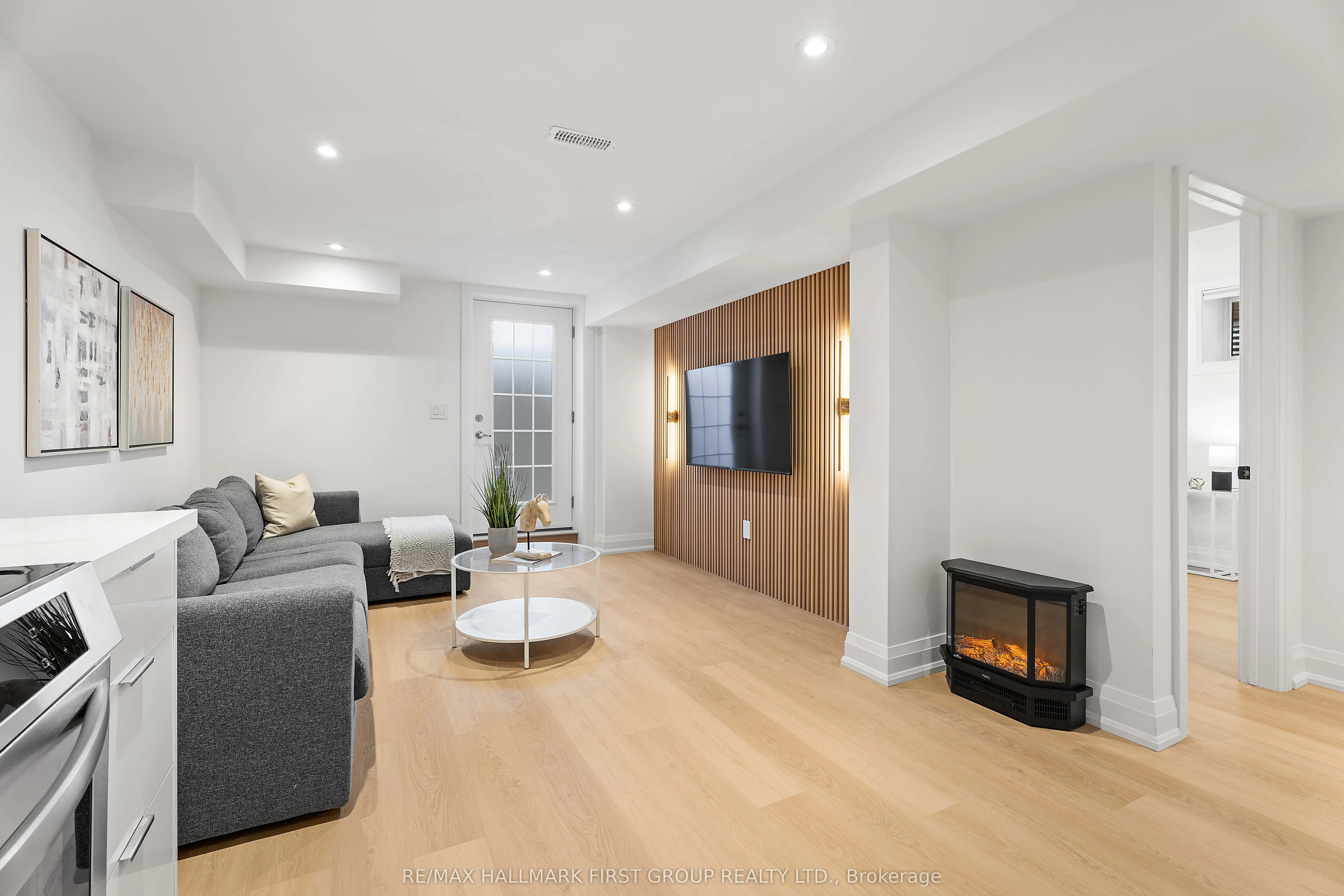 4 Conti Court