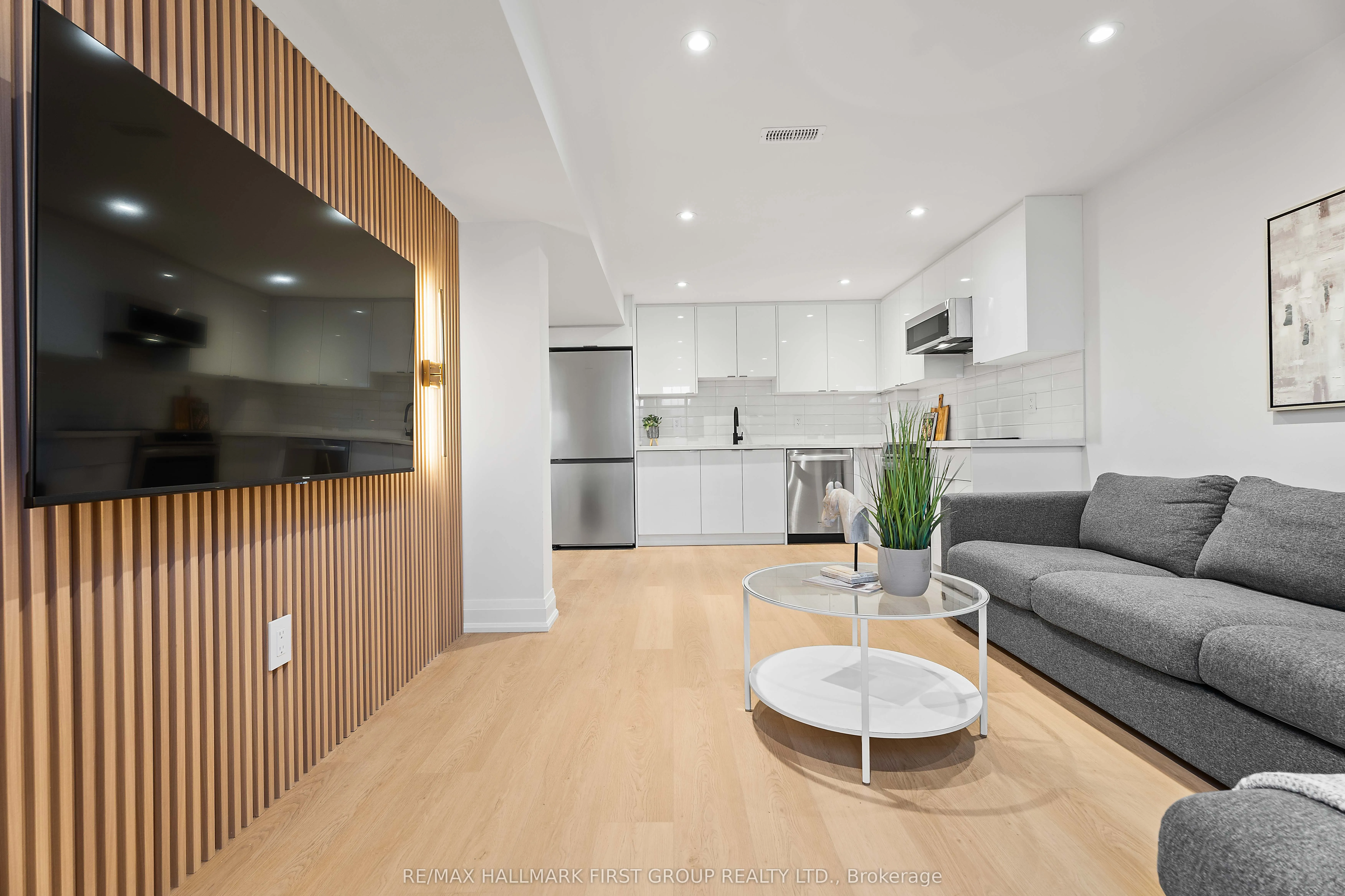 4 Conti Court