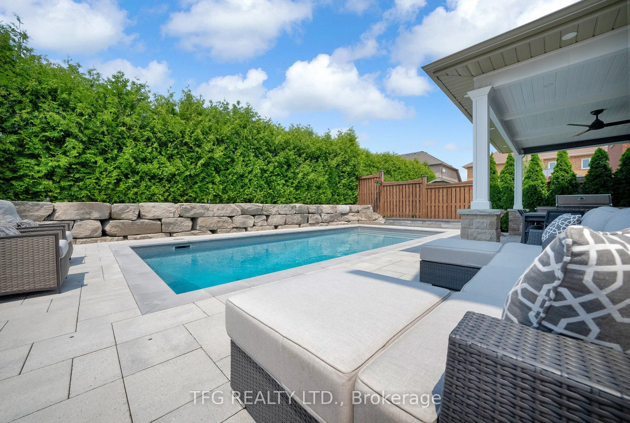 944 Grand Ridge Avenue