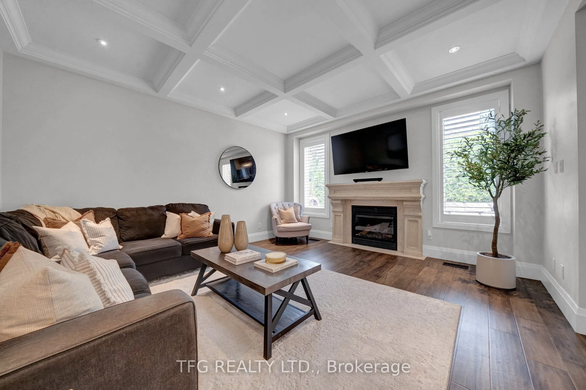 944 Grand Ridge Avenue