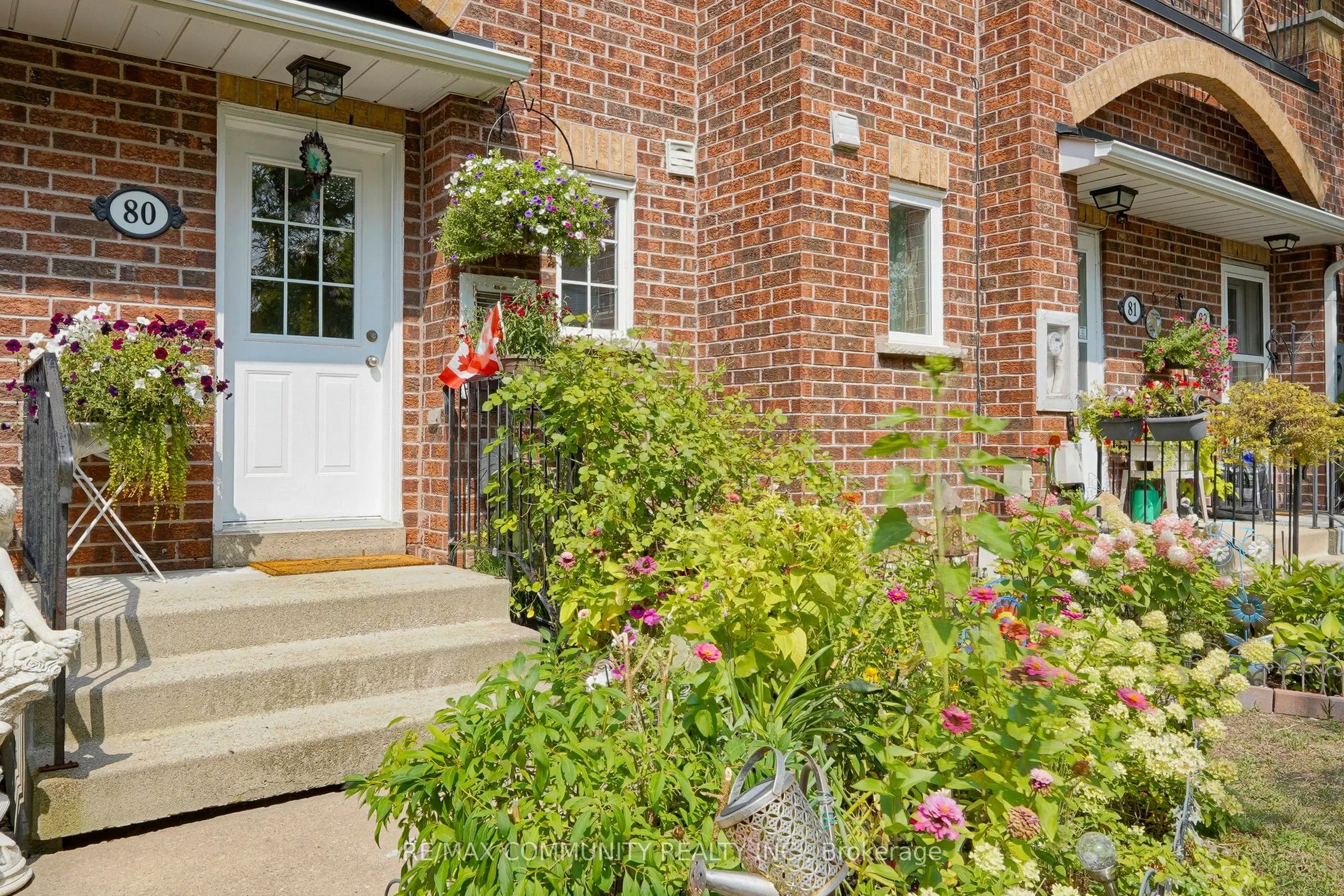 2 Hedge End Road N