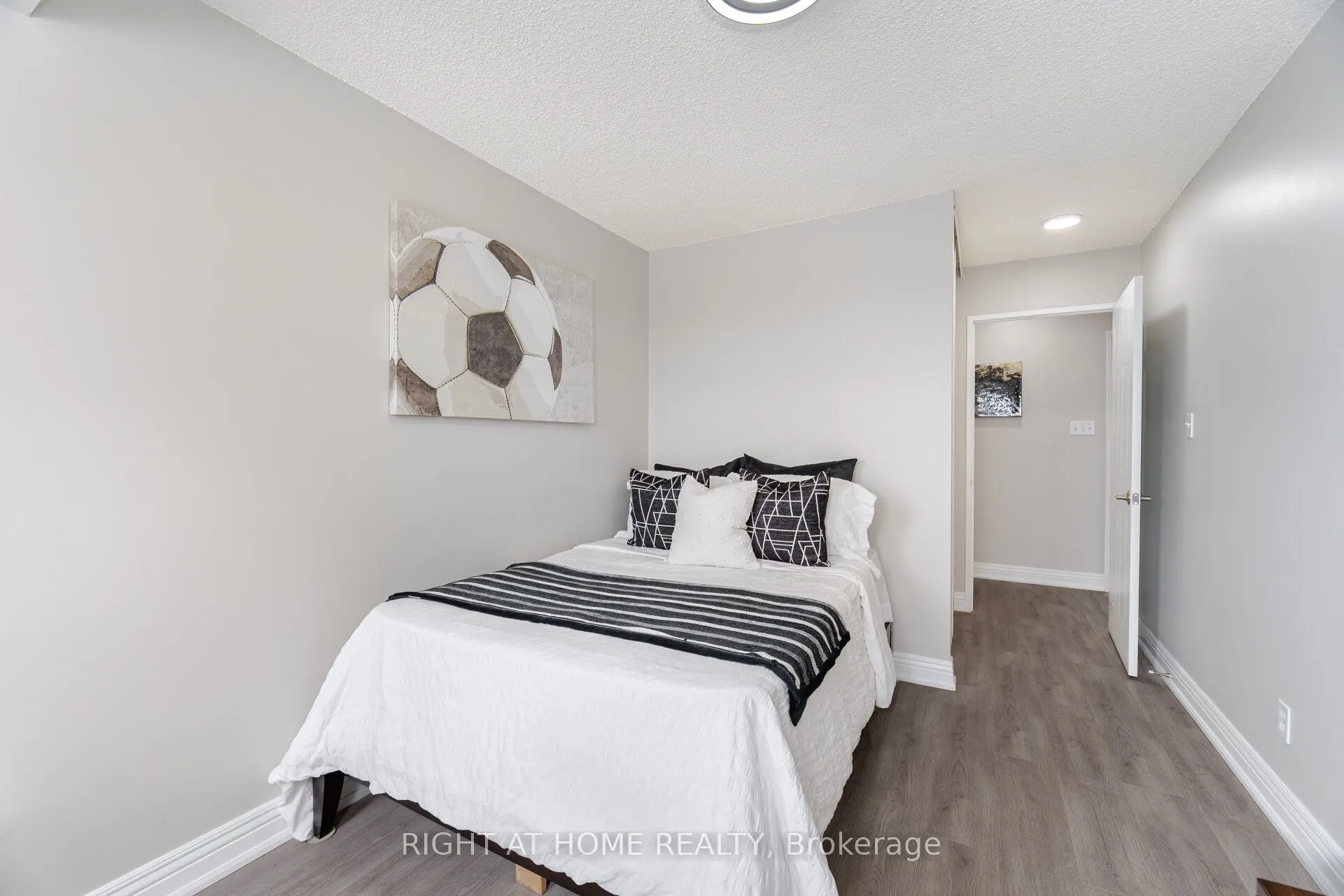 1470 Midland Avenue, #807