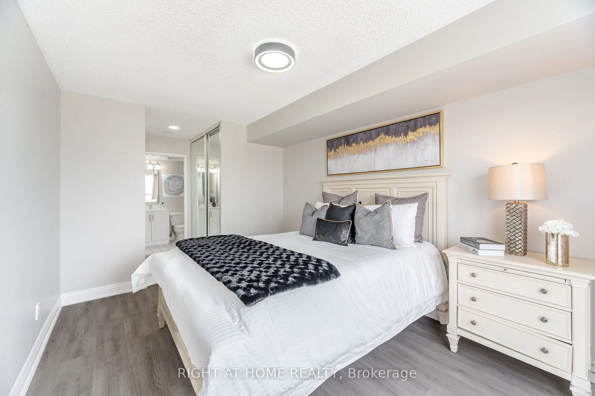 1470 Midland Avenue, #807