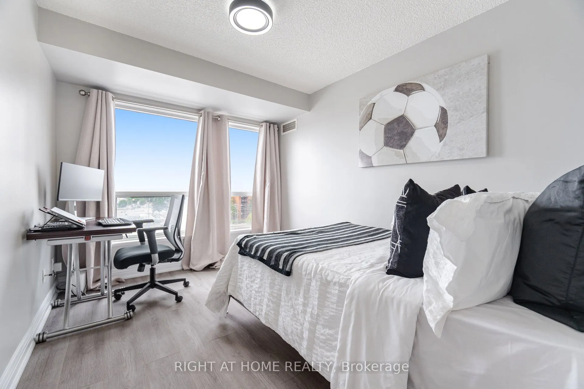 1470 Midland Avenue, #807