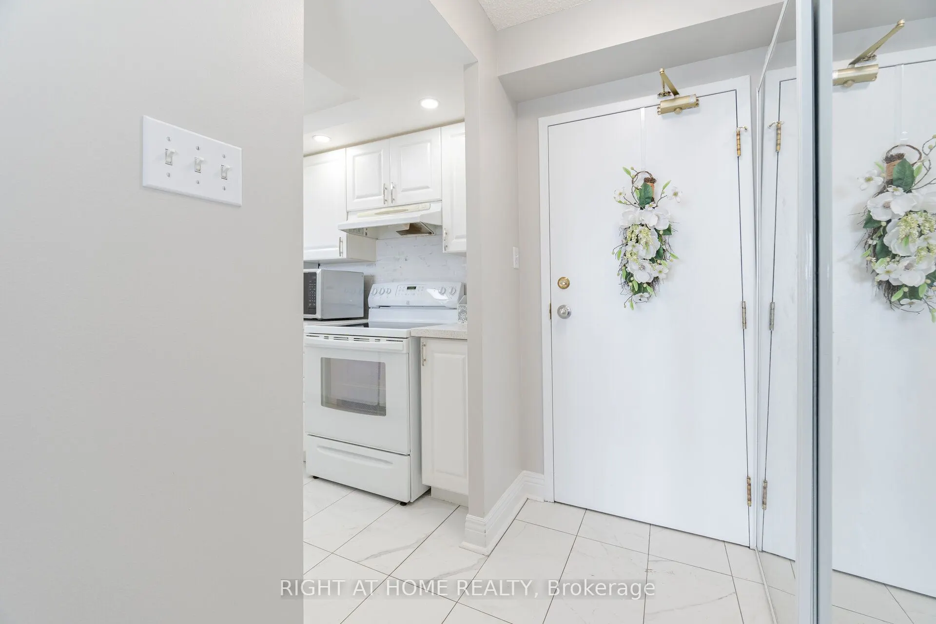 1470 Midland Avenue, #807