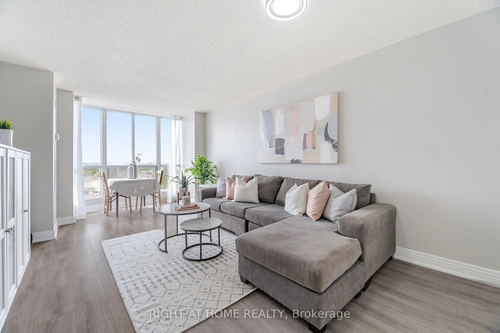 1470 Midland Avenue, #807