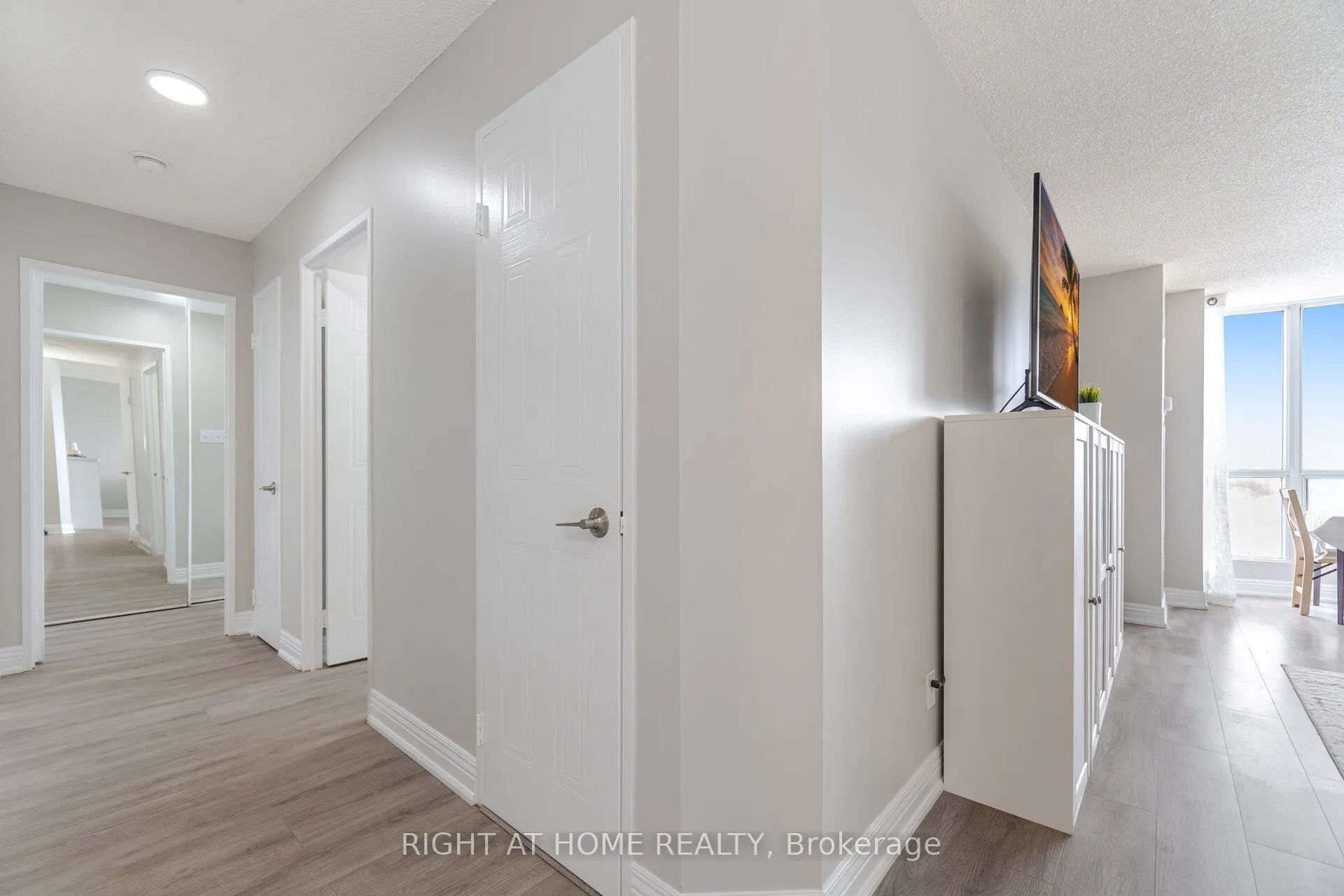 1470 Midland Avenue, #807