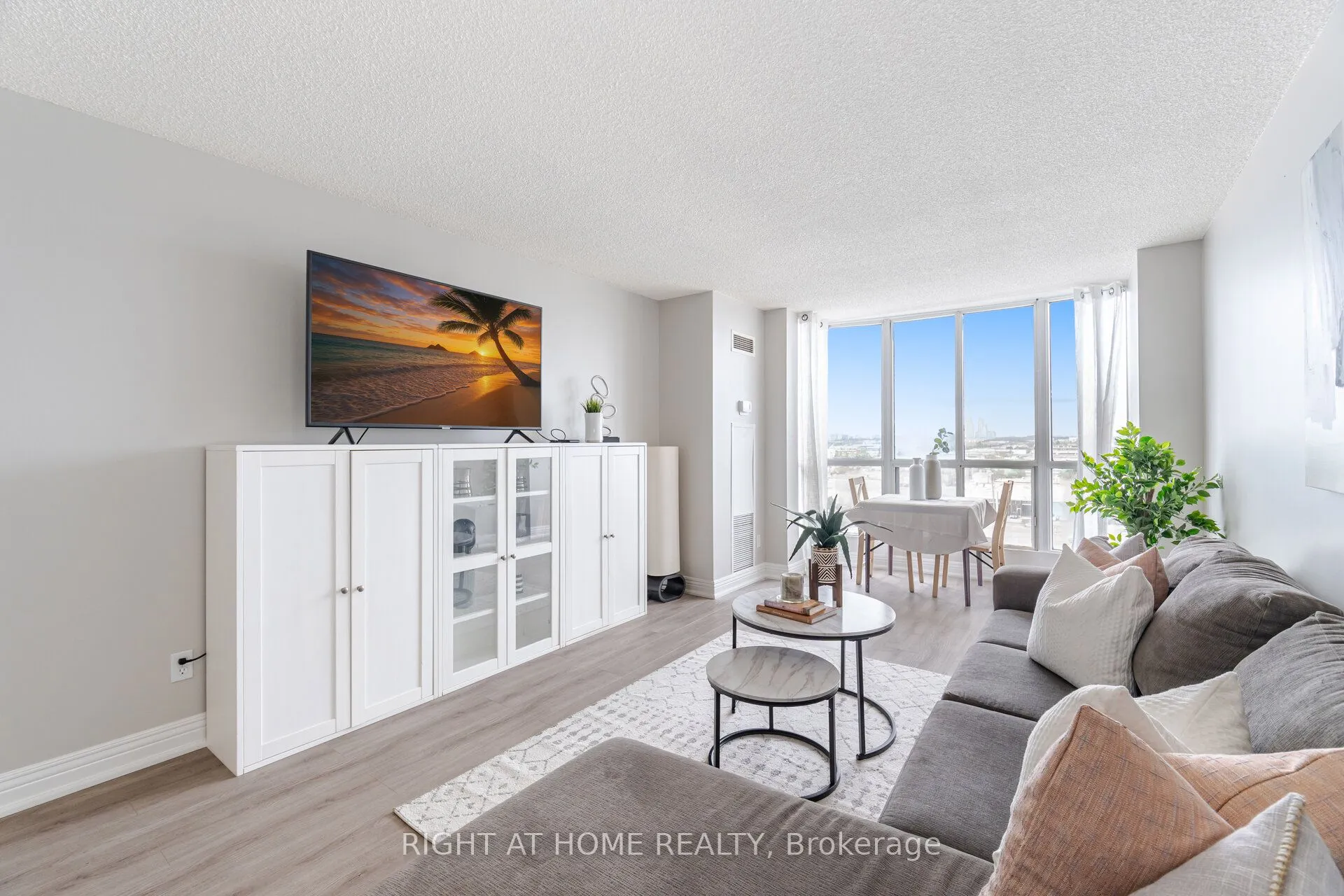 1470 Midland Avenue, #807