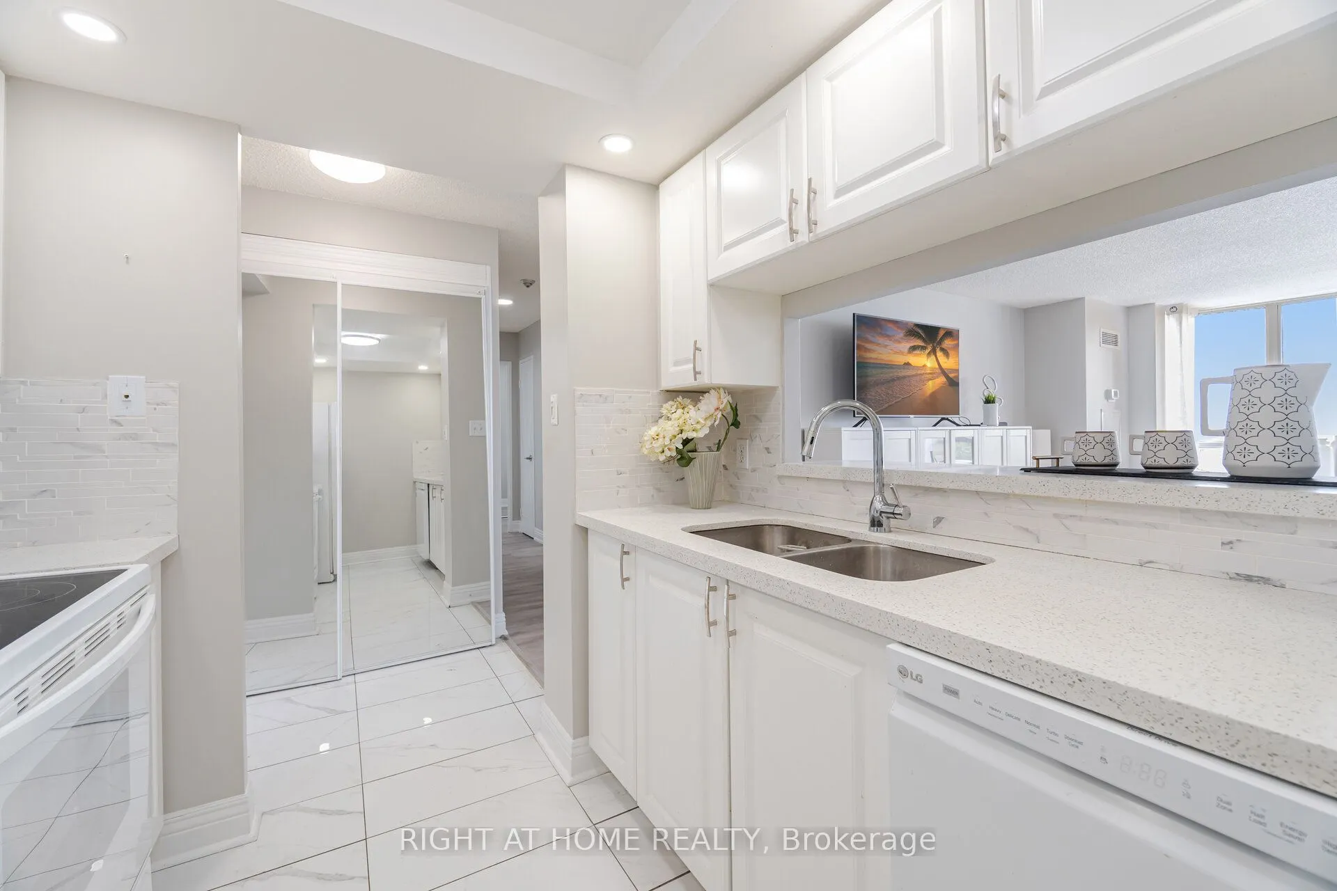 1470 Midland Avenue, #807