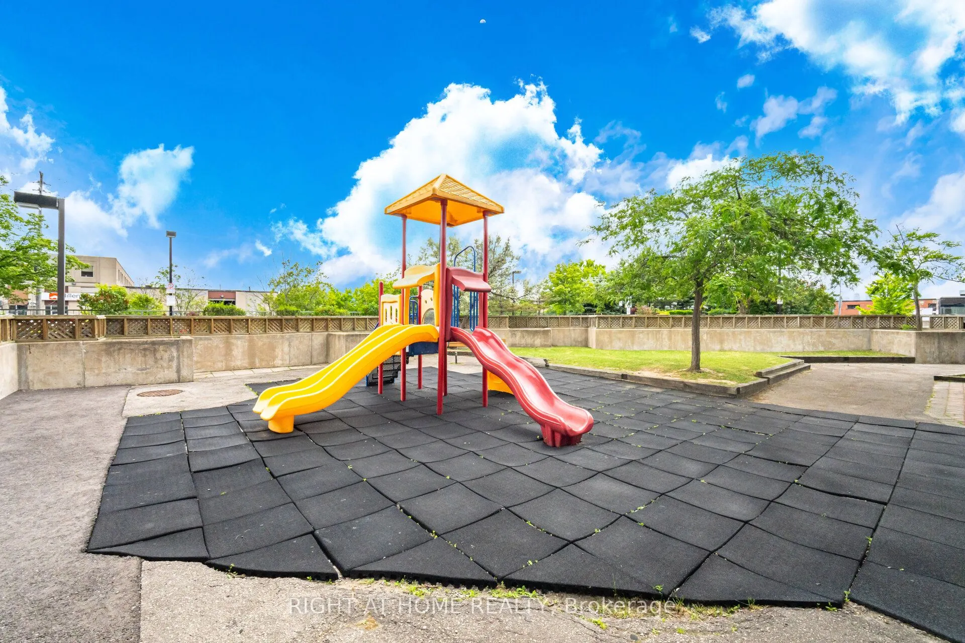1470 Midland Avenue, #807