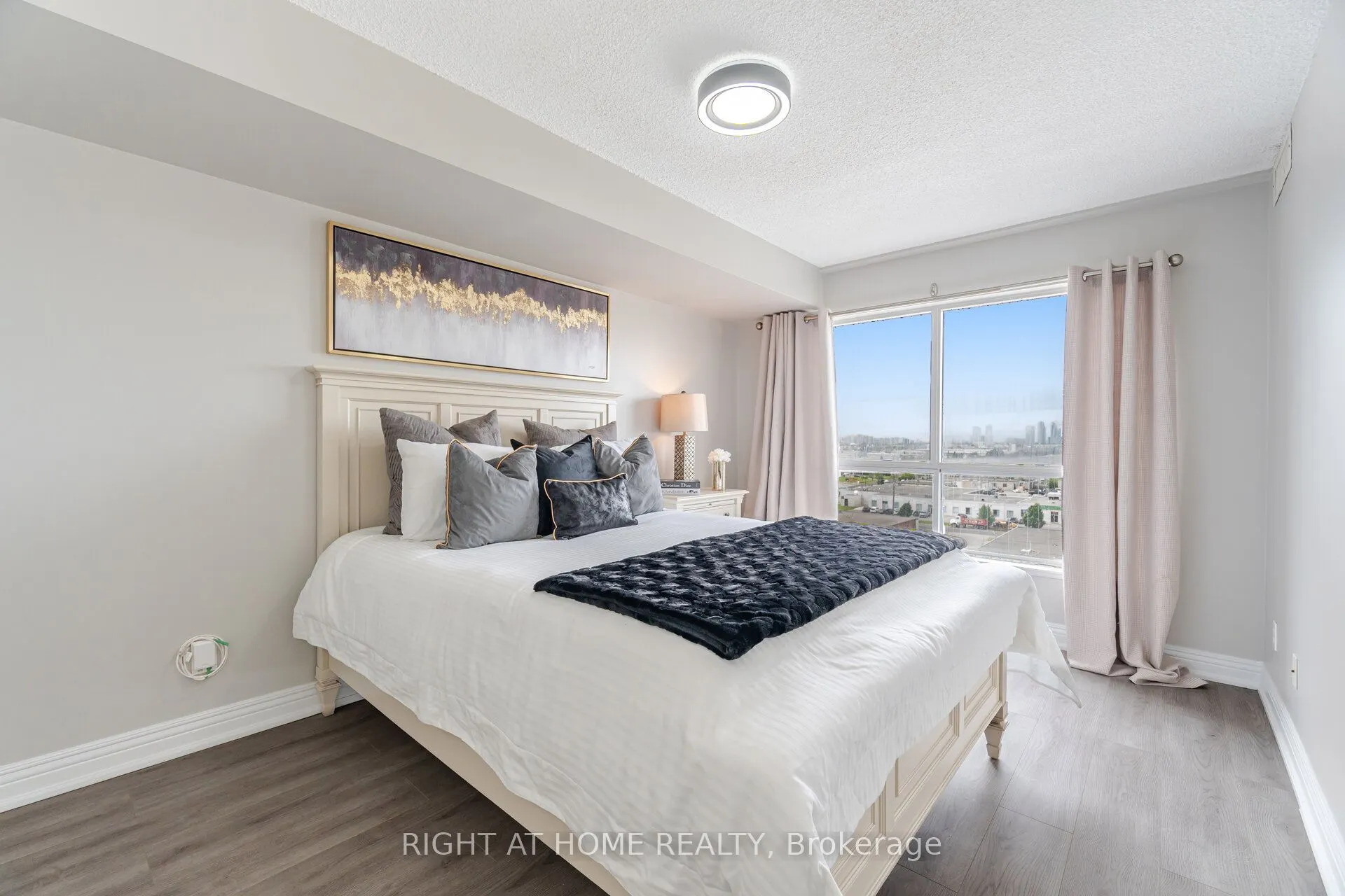 1470 Midland Avenue, #807