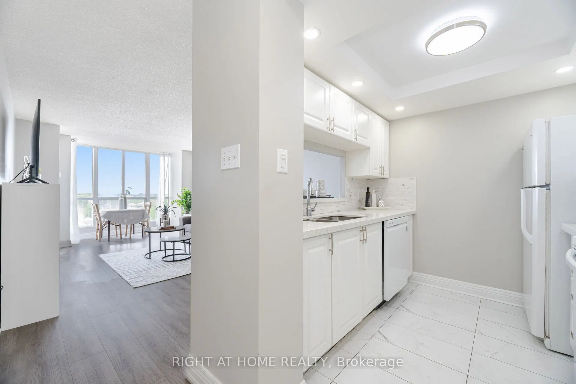 1470 Midland Avenue, #807