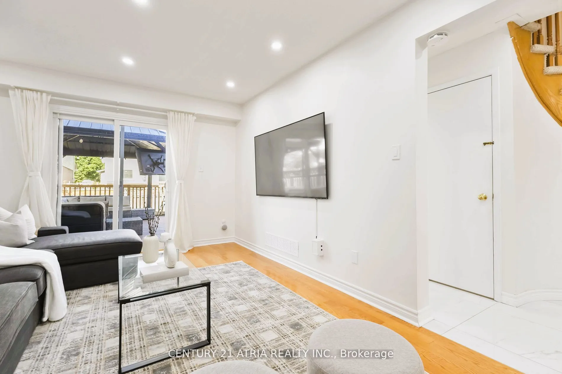 11 Valley Centre Drive