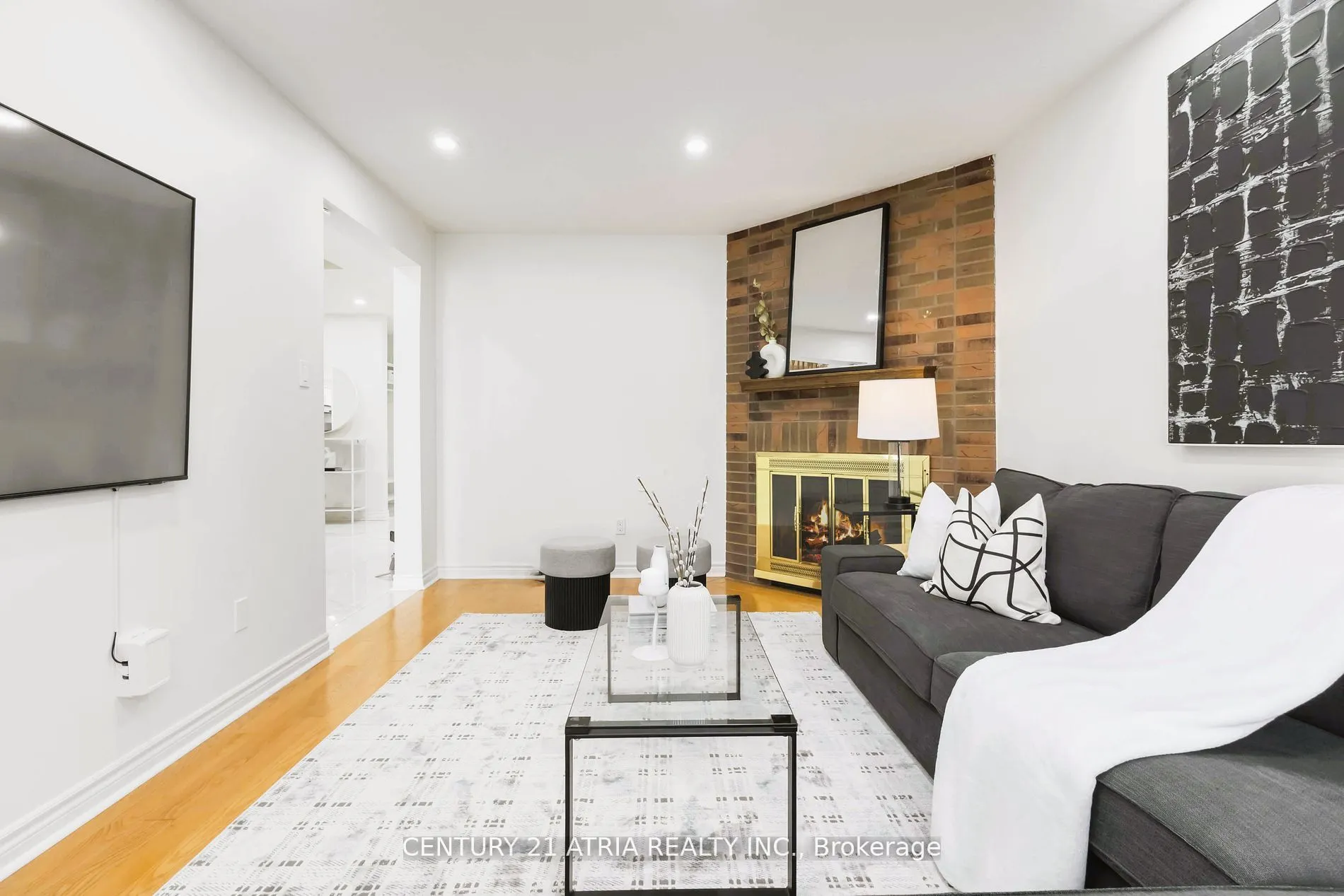 11 Valley Centre Drive