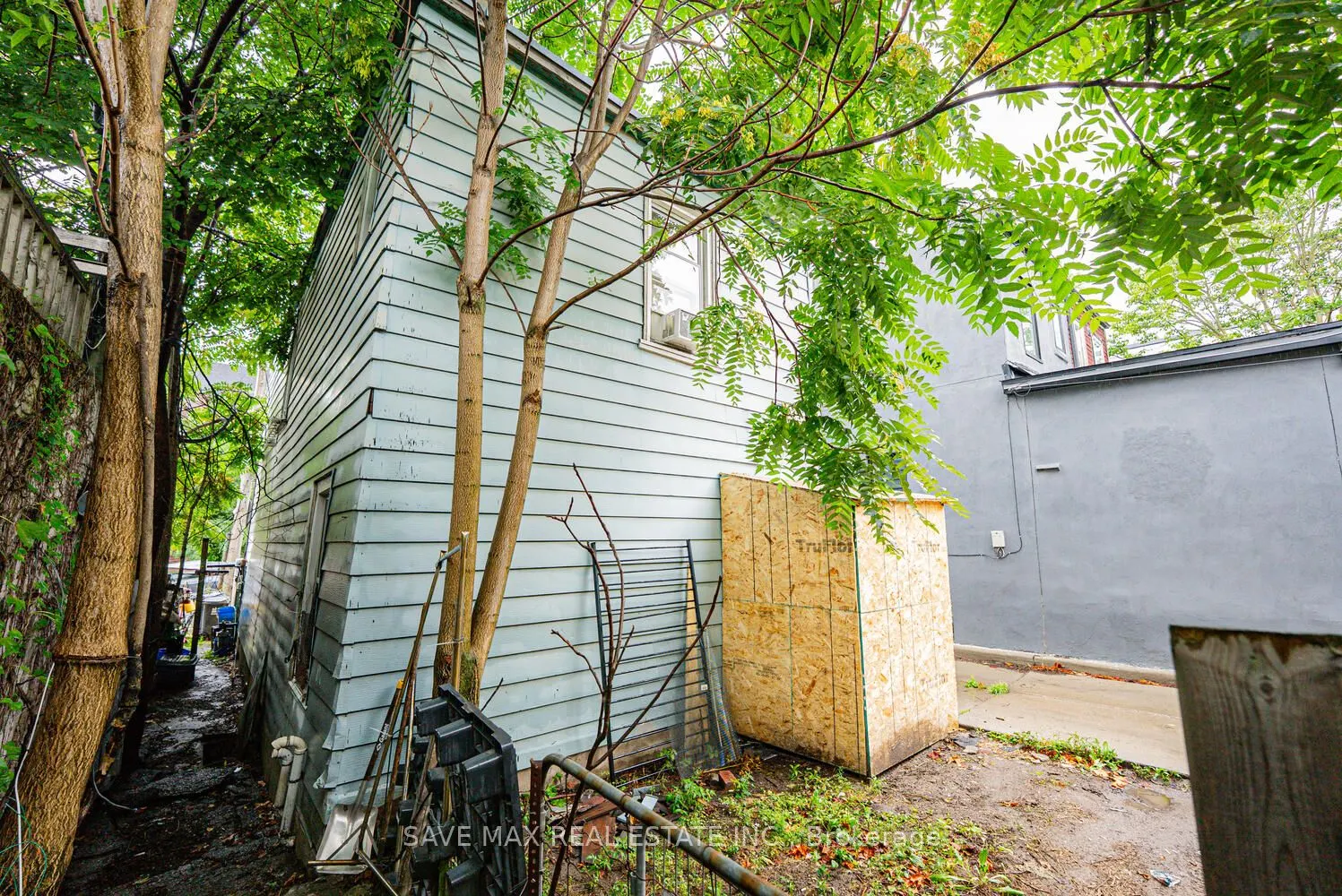 283 Rhodes Avenue E