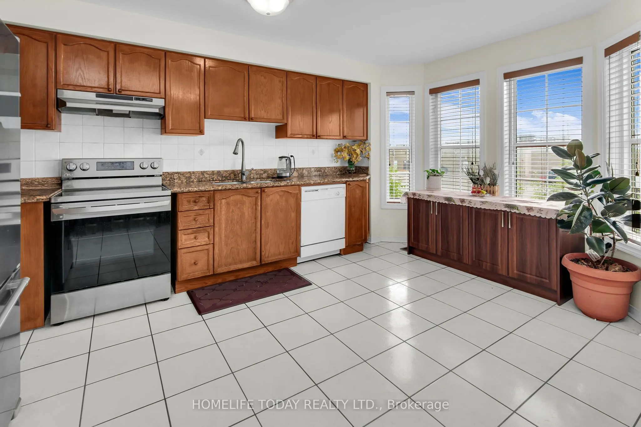 33 Archibald Mews, #2nd & 3rd Floor