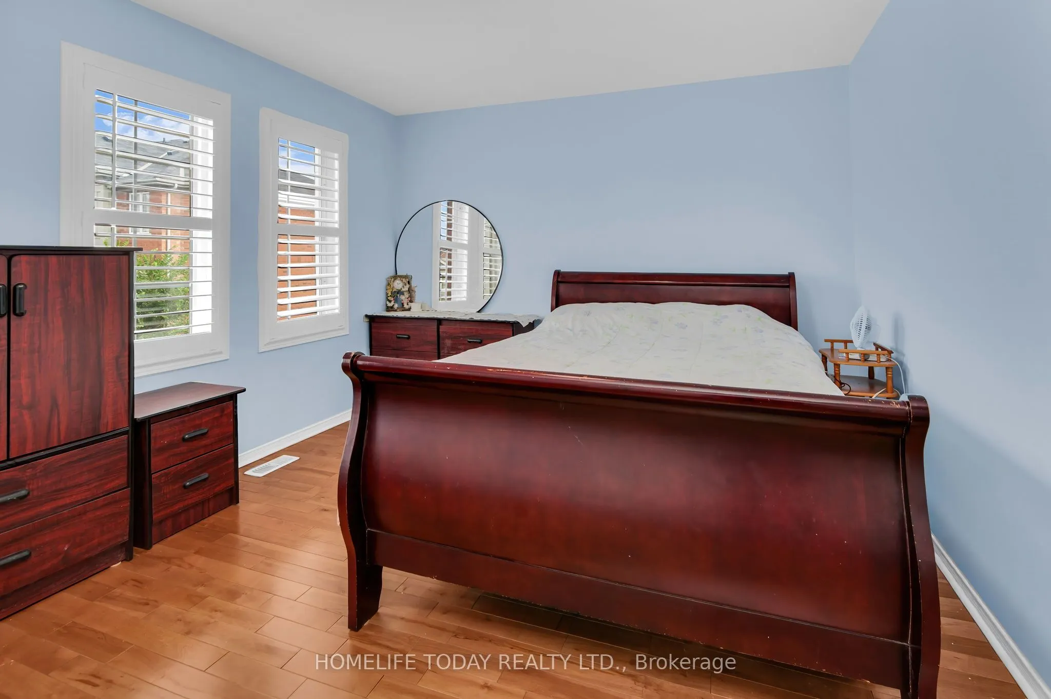 33 Archibald Mews, #2nd & 3rd Floor
