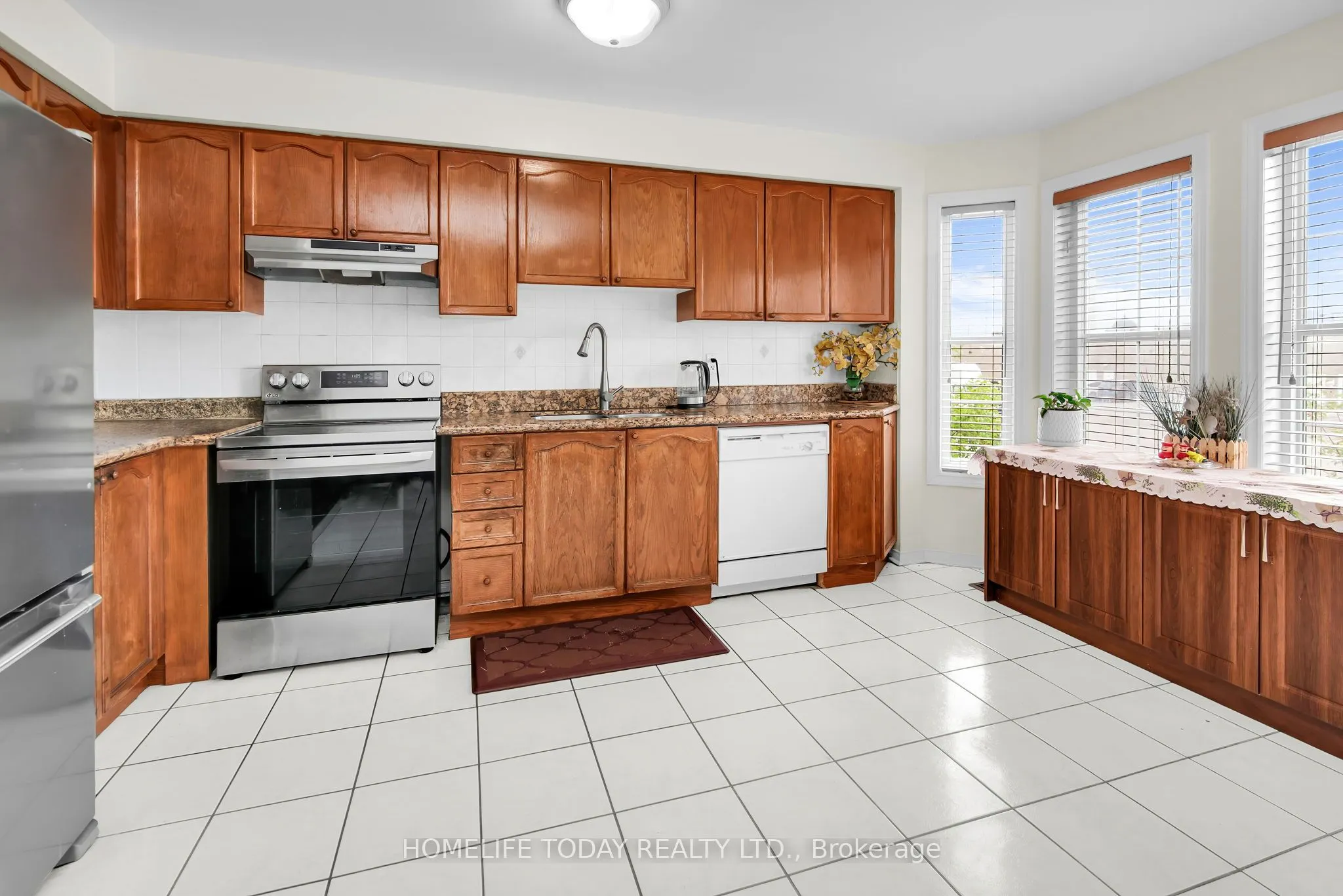 33 Archibald Mews, #2nd & 3rd Floor