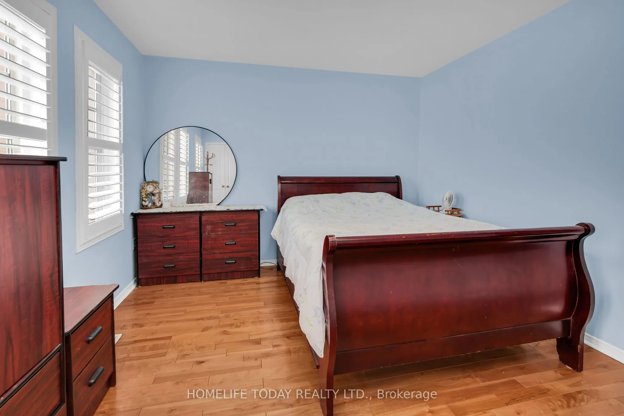 33 Archibald Mews, #2nd & 3rd Floor