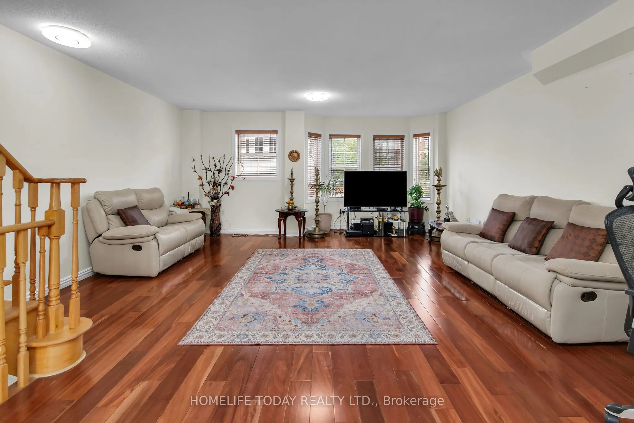 33 Archibald Mews, #2nd & 3rd Floor