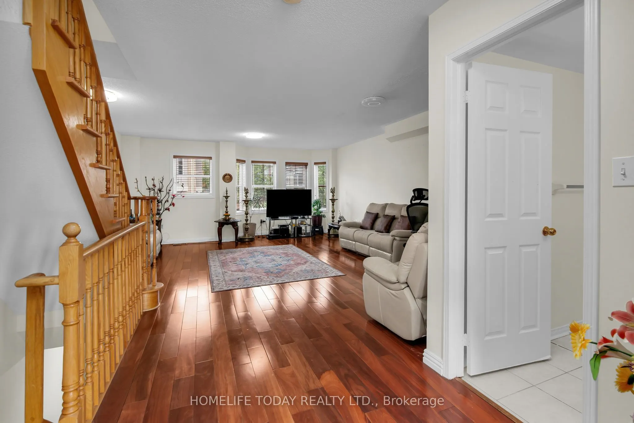 33 Archibald Mews, #2nd & 3rd Floor