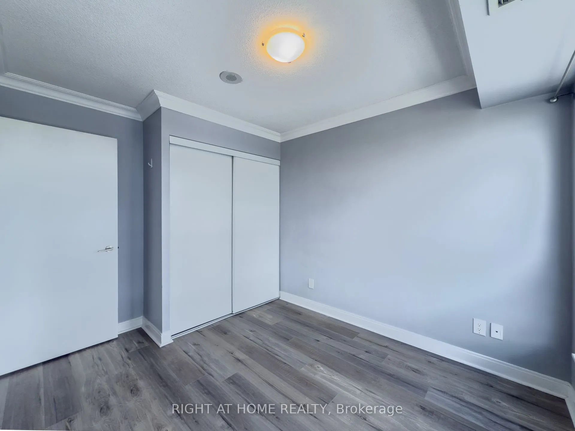 181 Village Green Square, #1419