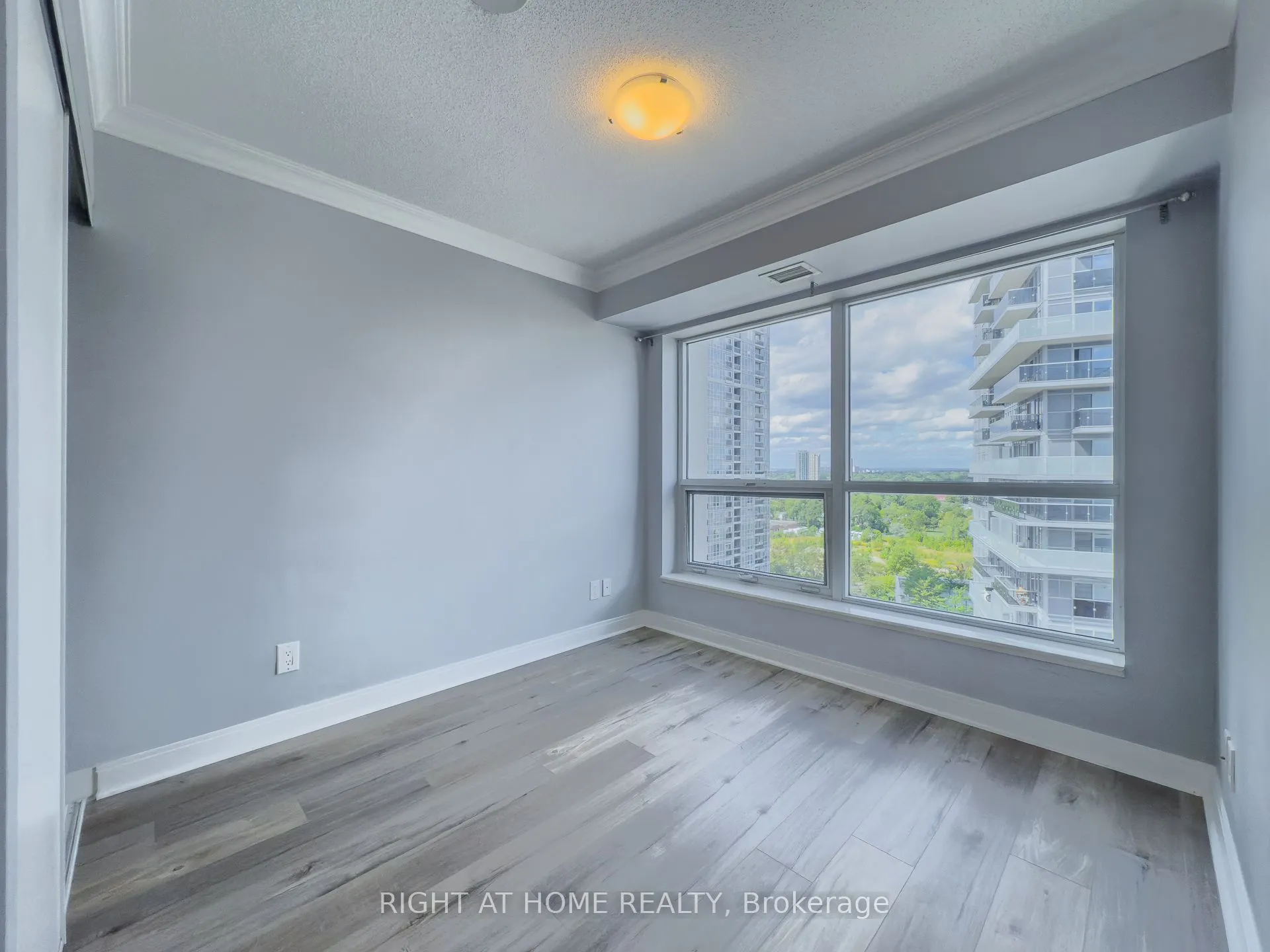 181 Village Green Square, #1419