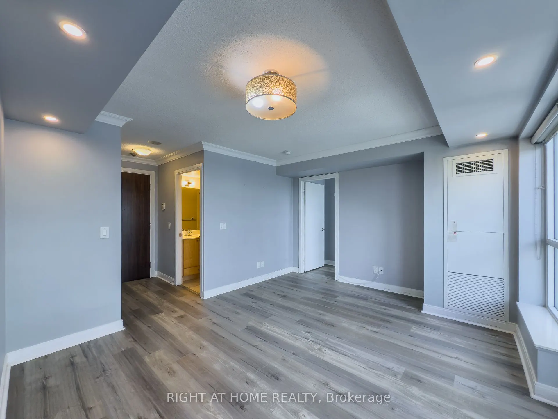 181 Village Green Square, #1419
