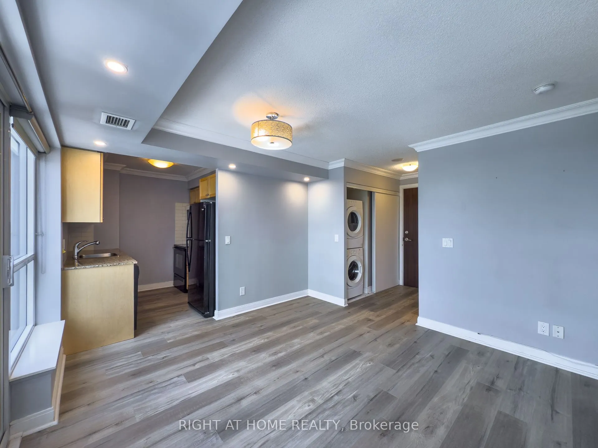 181 Village Green Square, #1419