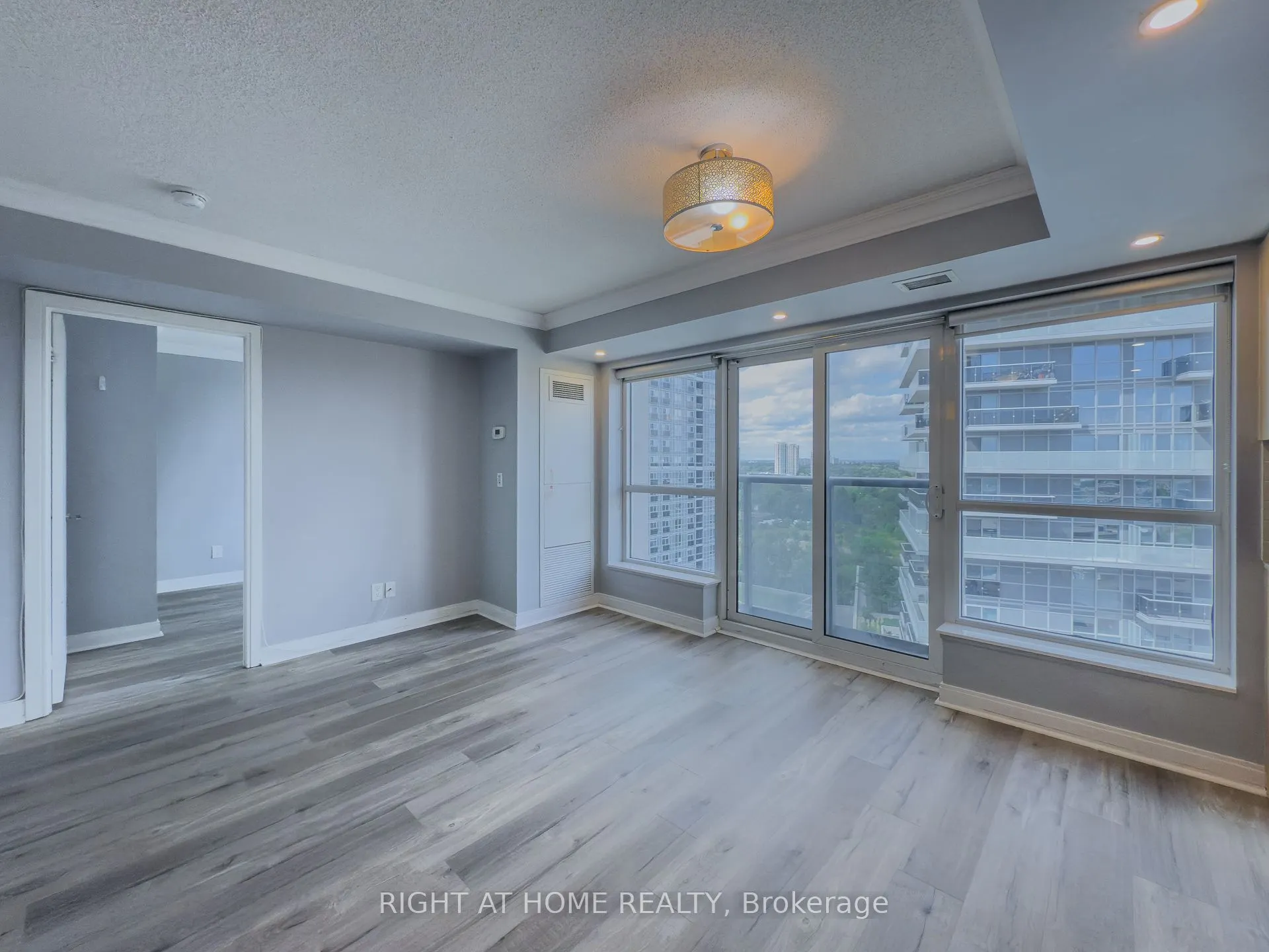 181 Village Green Square, #1419