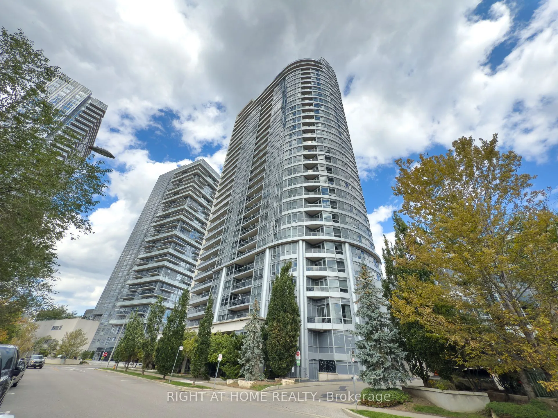 181 Village Green Square, #1419